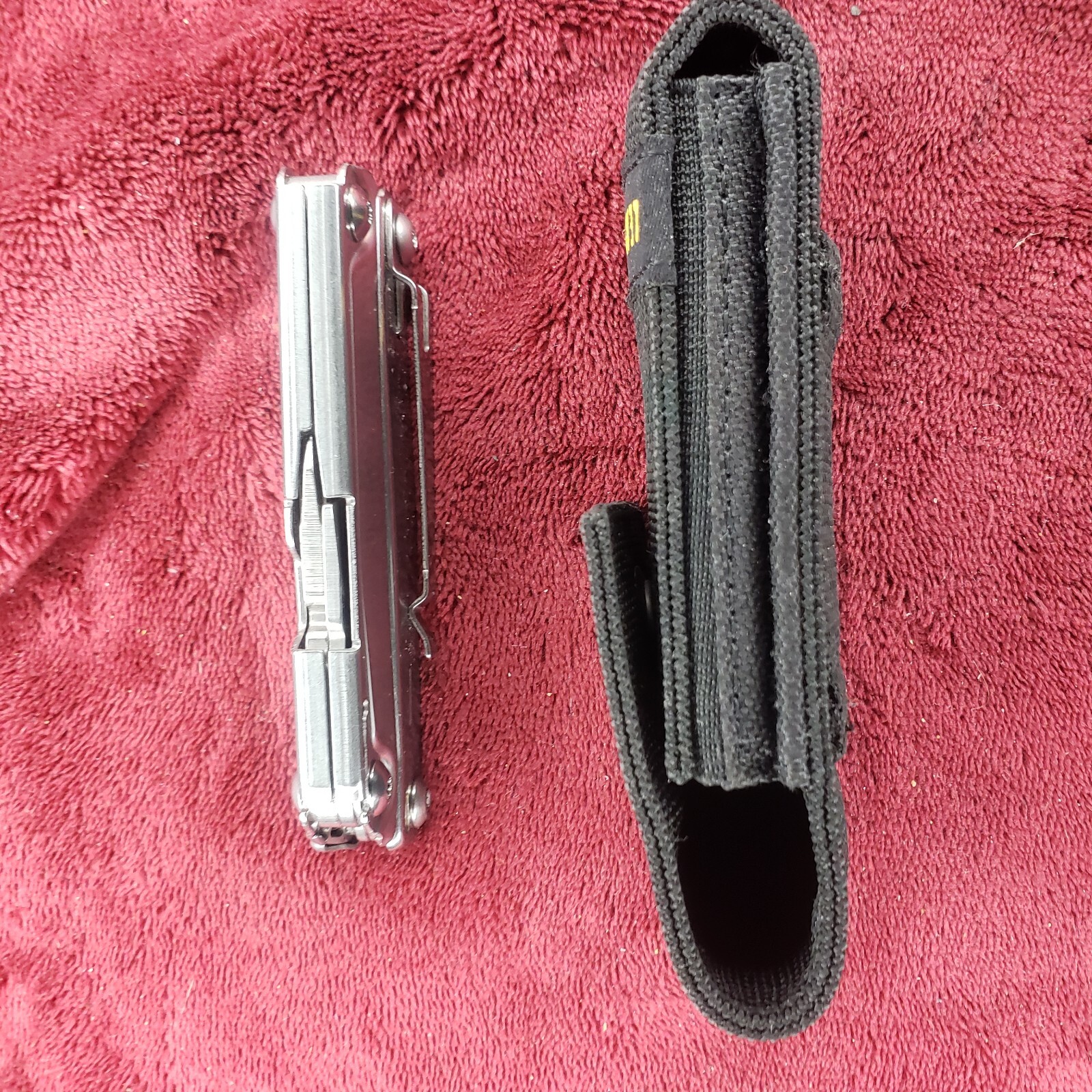 🔪 Leatherman Bolster Multi Tool with Sheath