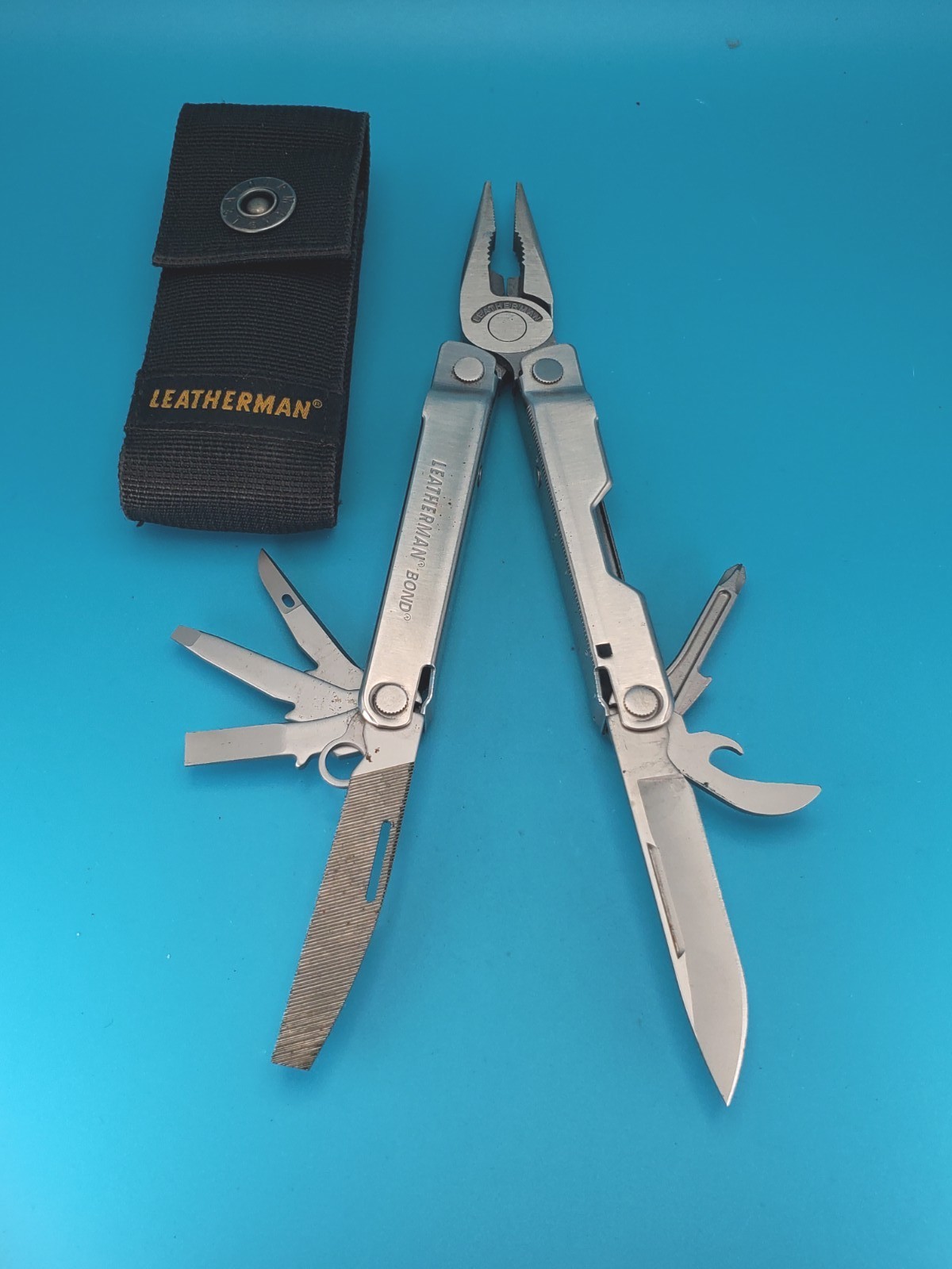 LEATHERMAN Bond Multitool, Stainless Steel Everyday Tool! With Sheath!