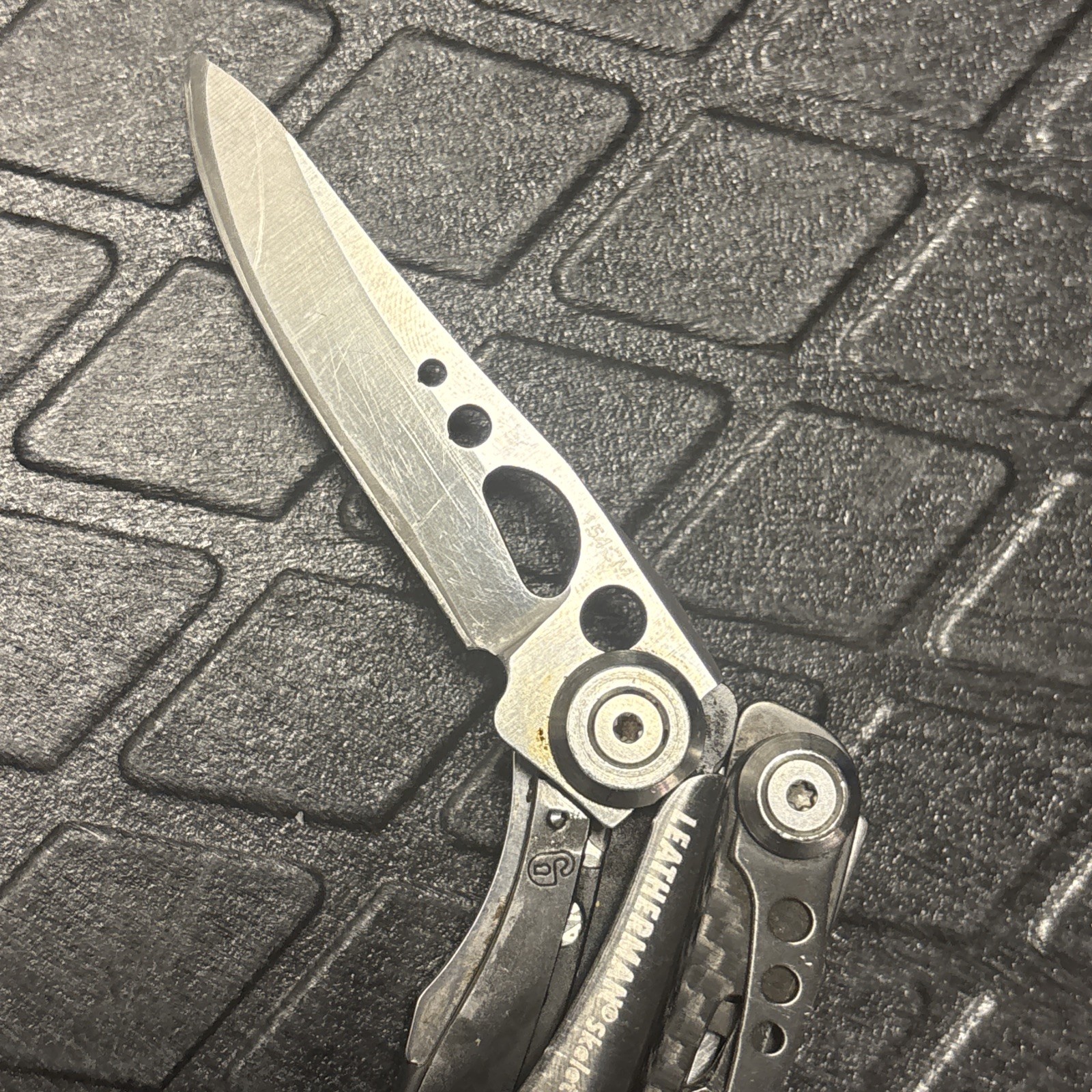 Leatherman Skeletool CX Multi-Tool Pliers Knife, Carbon Fiber