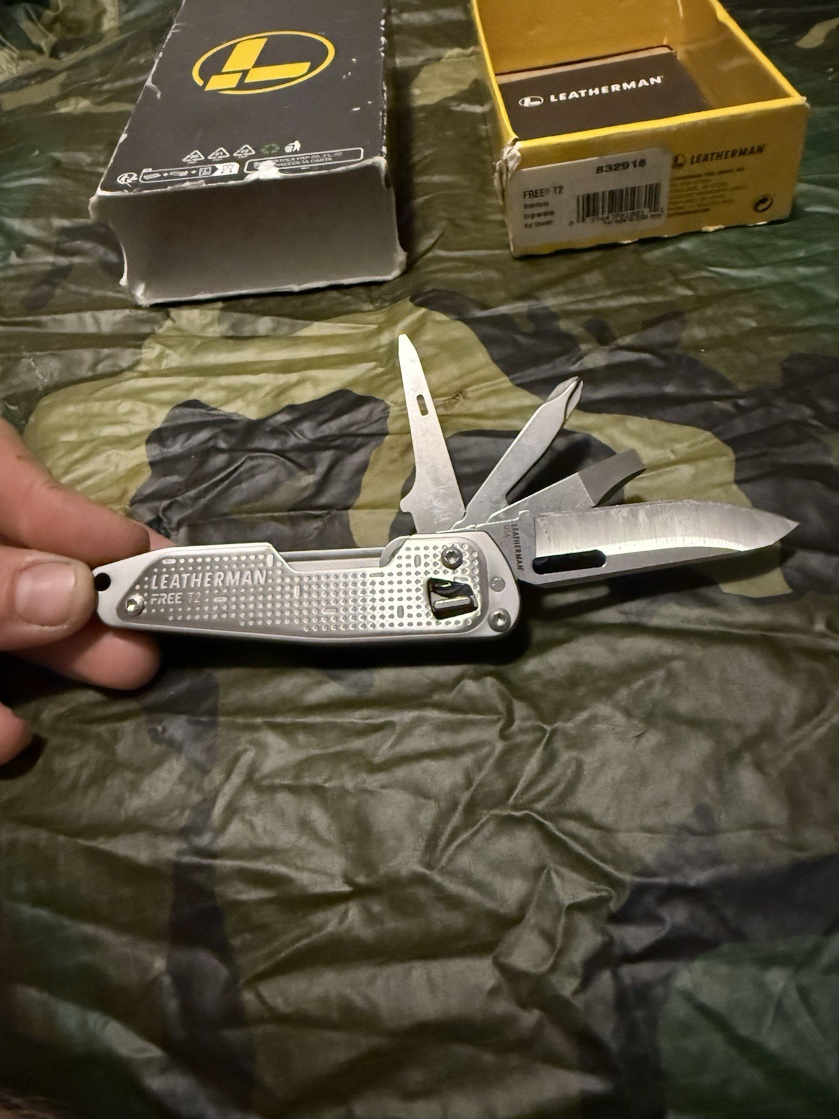 Leatherman FREE T2 Pocket Knife Multi-tool!