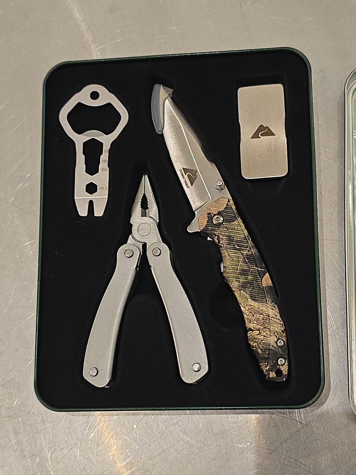Ozark Trail Outdoor Equipment 4 Piece Combo Set Knife Multi tool Money Clip &Tin