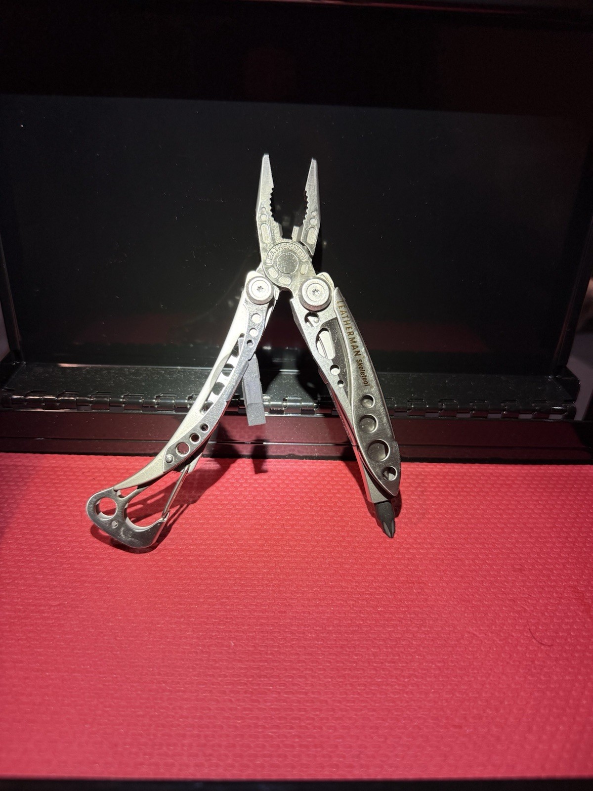 Leatherman Skeletool Multi-Tool Silver Stainless Steel 7 Tools Lightweight