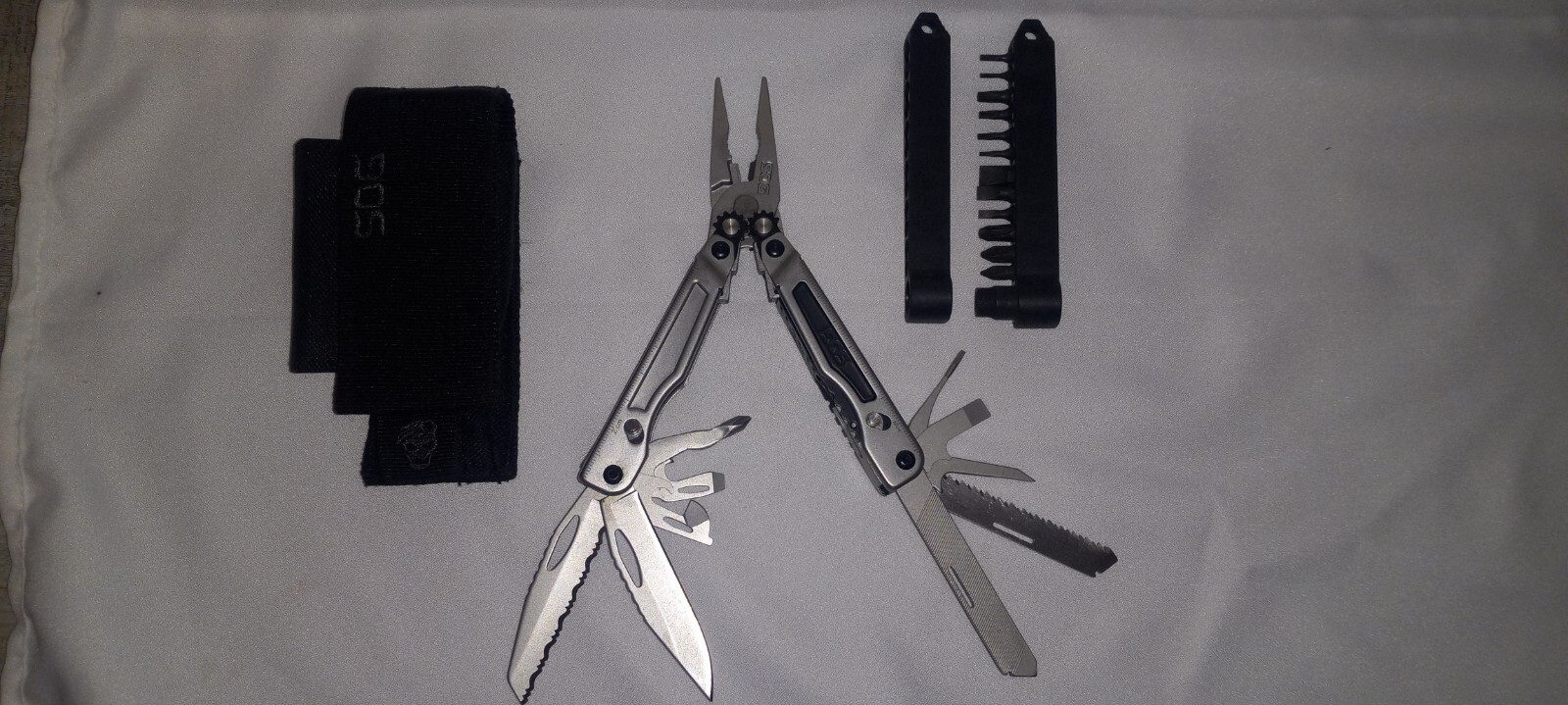 SOG Multi-Tool PowerGrab w/ Deluxe Hex Bit Kit RETIRED