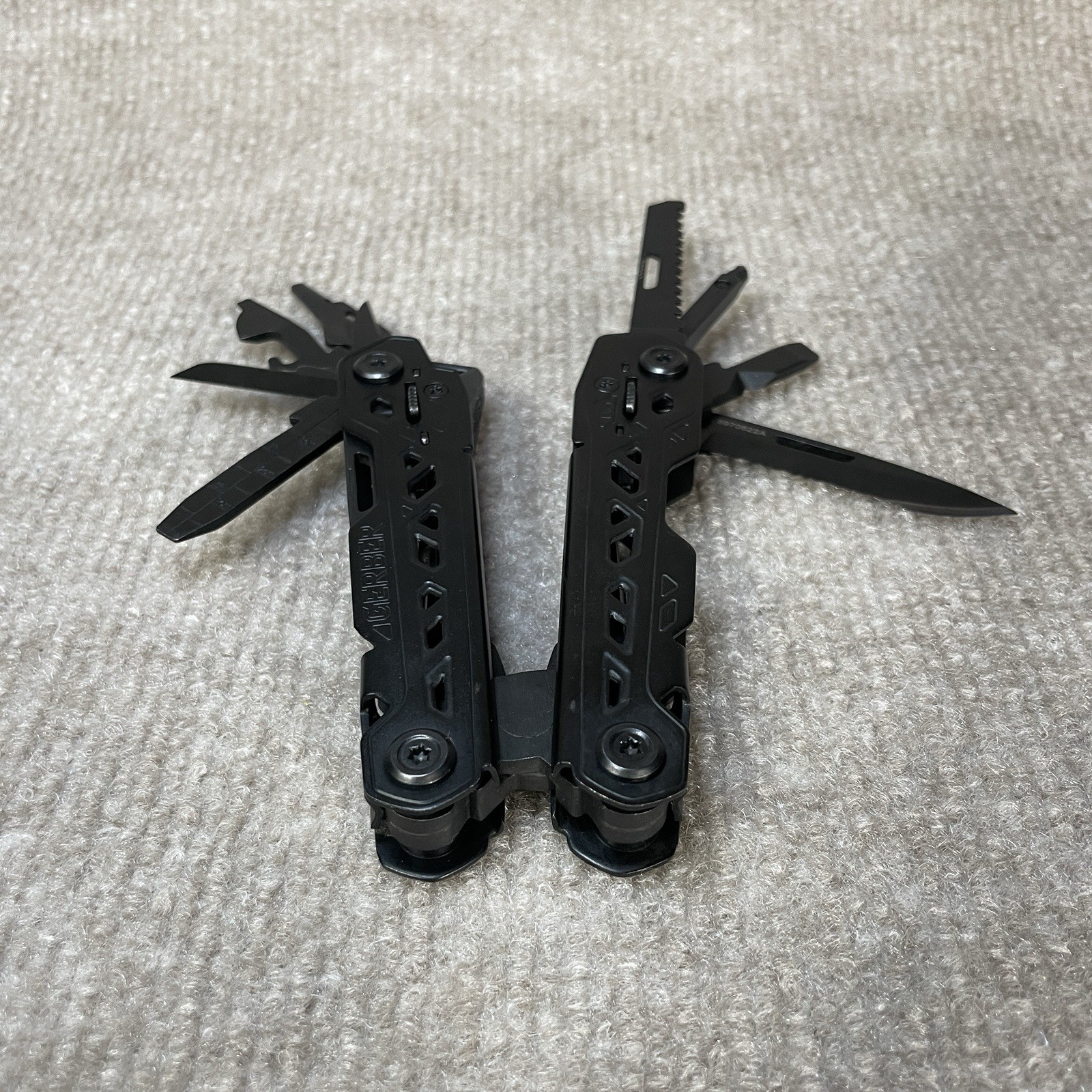 Gerber Truss Needle Nose Pliers Multi-Tool 17-in-One in Black 31-003884