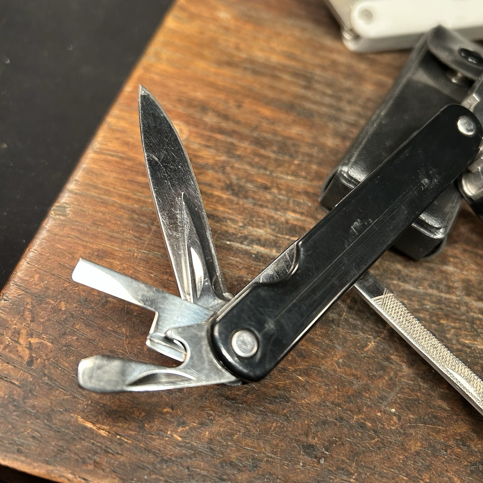 Vintage Multi Tool Lot (4) Knife Pennzoil Eagle Coleman American Camper