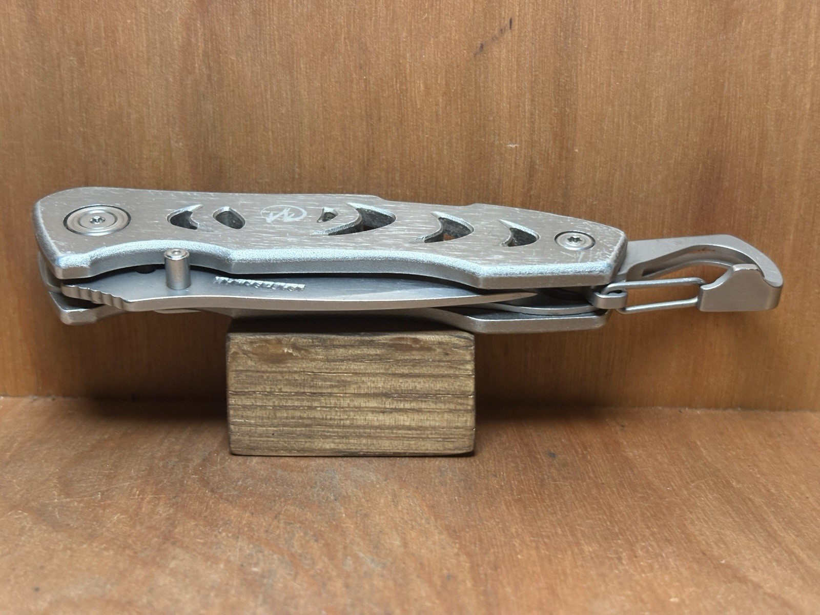 Leatherman C303 420HC Combo Blade Liner Lock Aluminum Handle Carabiner GREAT!