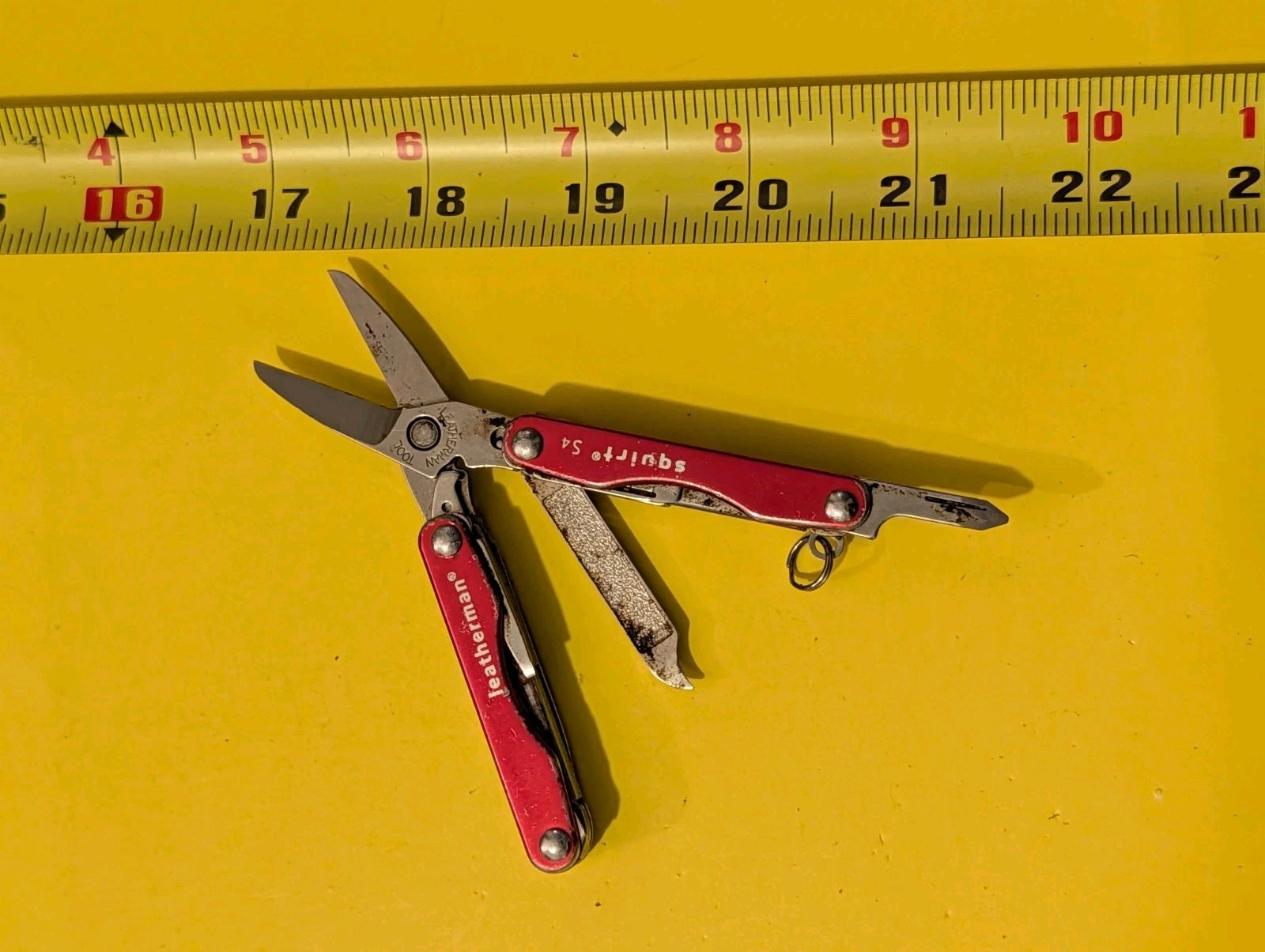 Leatherman Squirt S4 Red Multi Tool Knife (Tough Condition- Needs Work)