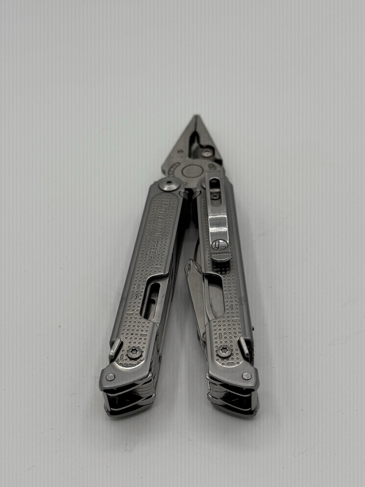 Leatherman FREE P4 Retired Multi Tool Pocket Clip Gray Sheath USA Stainless READ