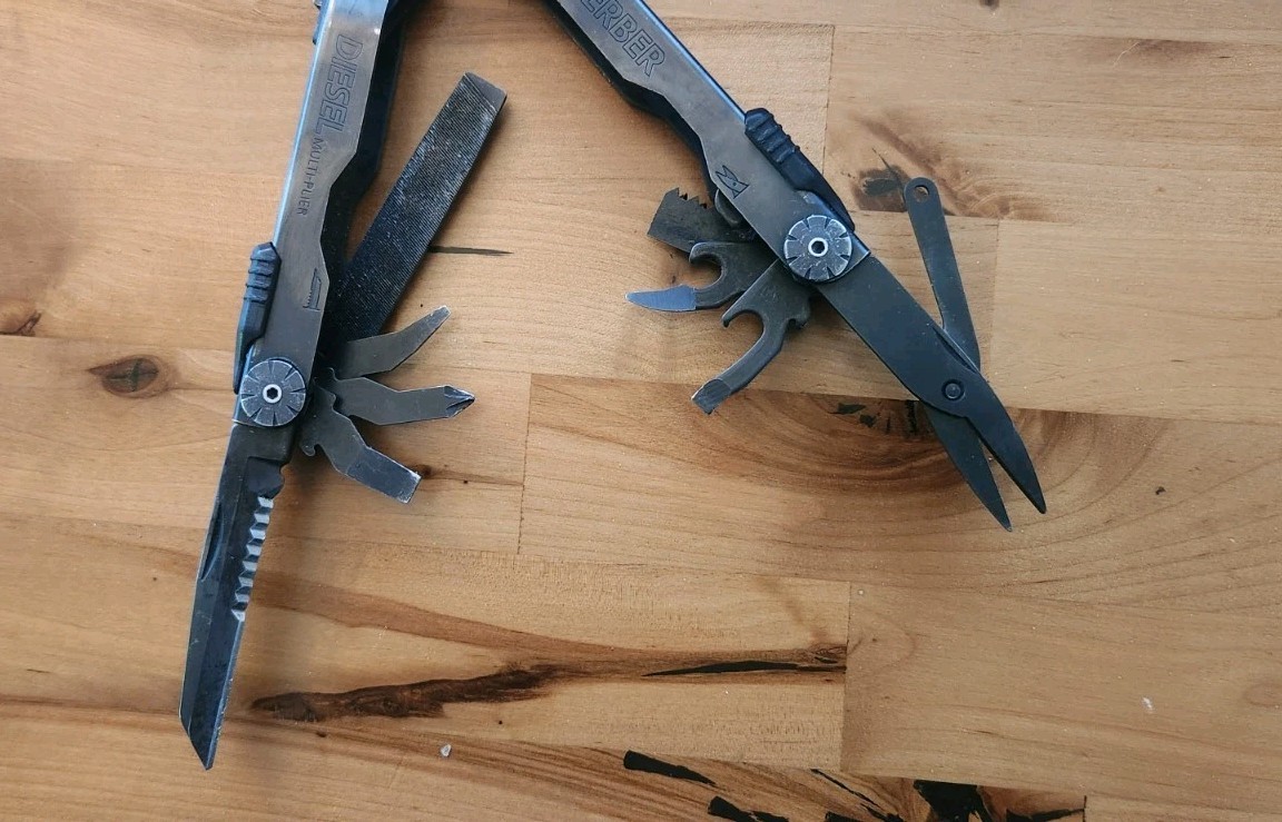 Gerber Diesel Multi-Plier Black Oxide Multi-Tool 11 Tool – Great (READ) – B30