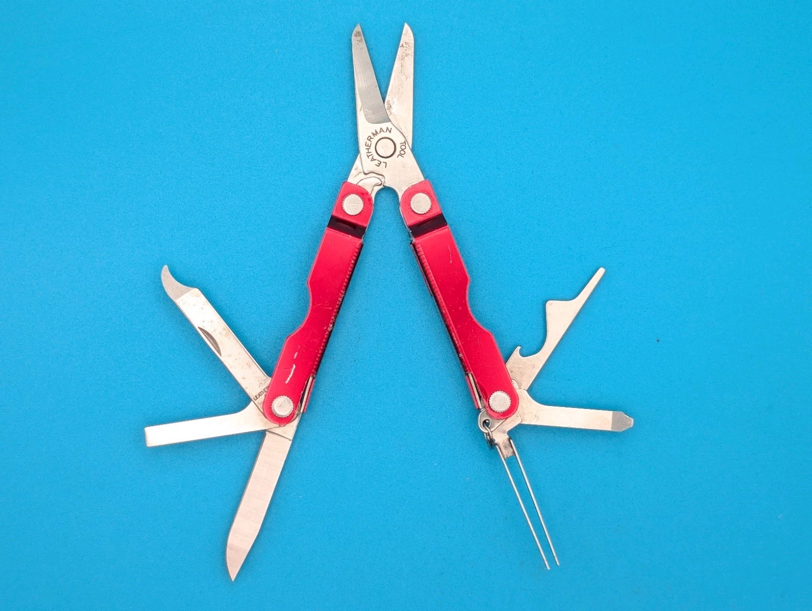 Leatherman Micra Multi-Tool, Knife, Scissors, Key Ring, Red!