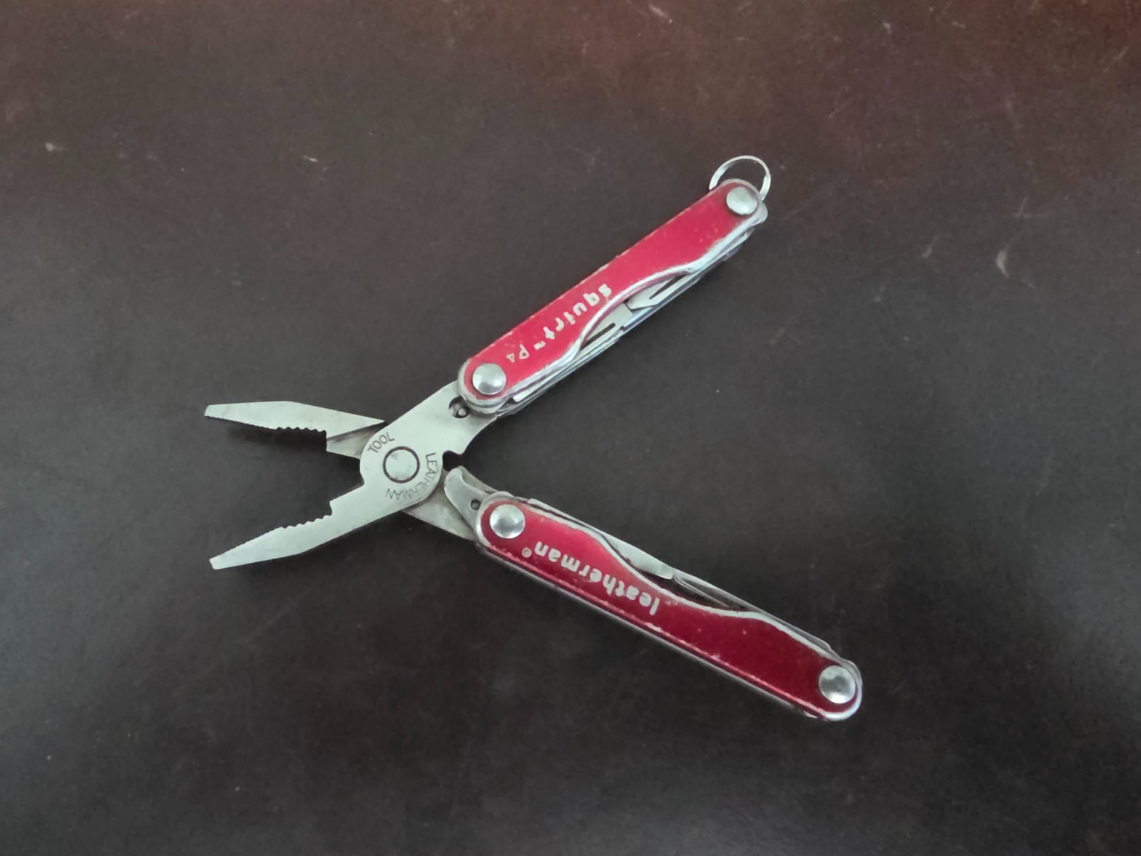 Leatherman Squirt P4 Keychain Pliers Multi-Tool Red 069p