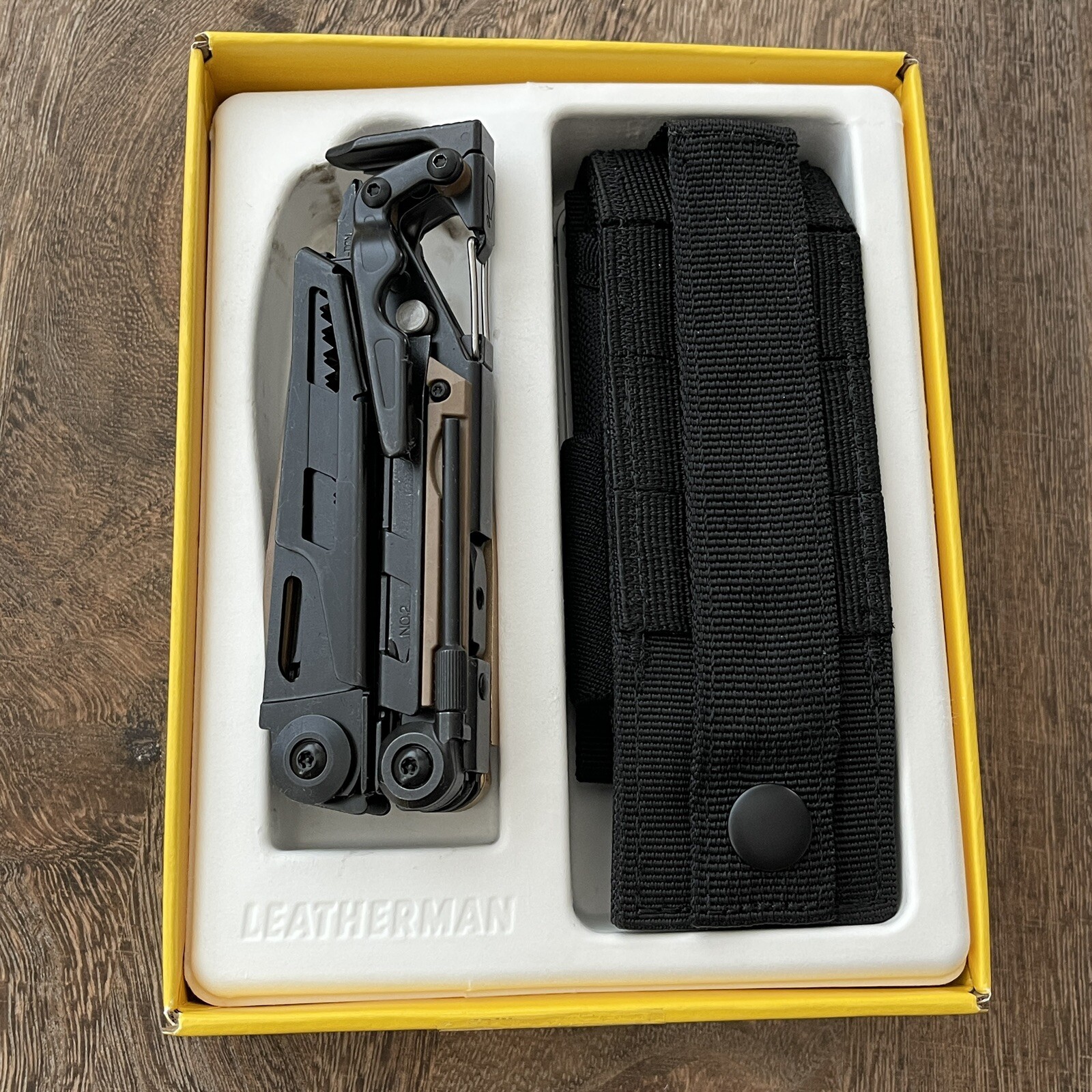 Leatherman MUT Black multi tool, black molle sheath. Brand new