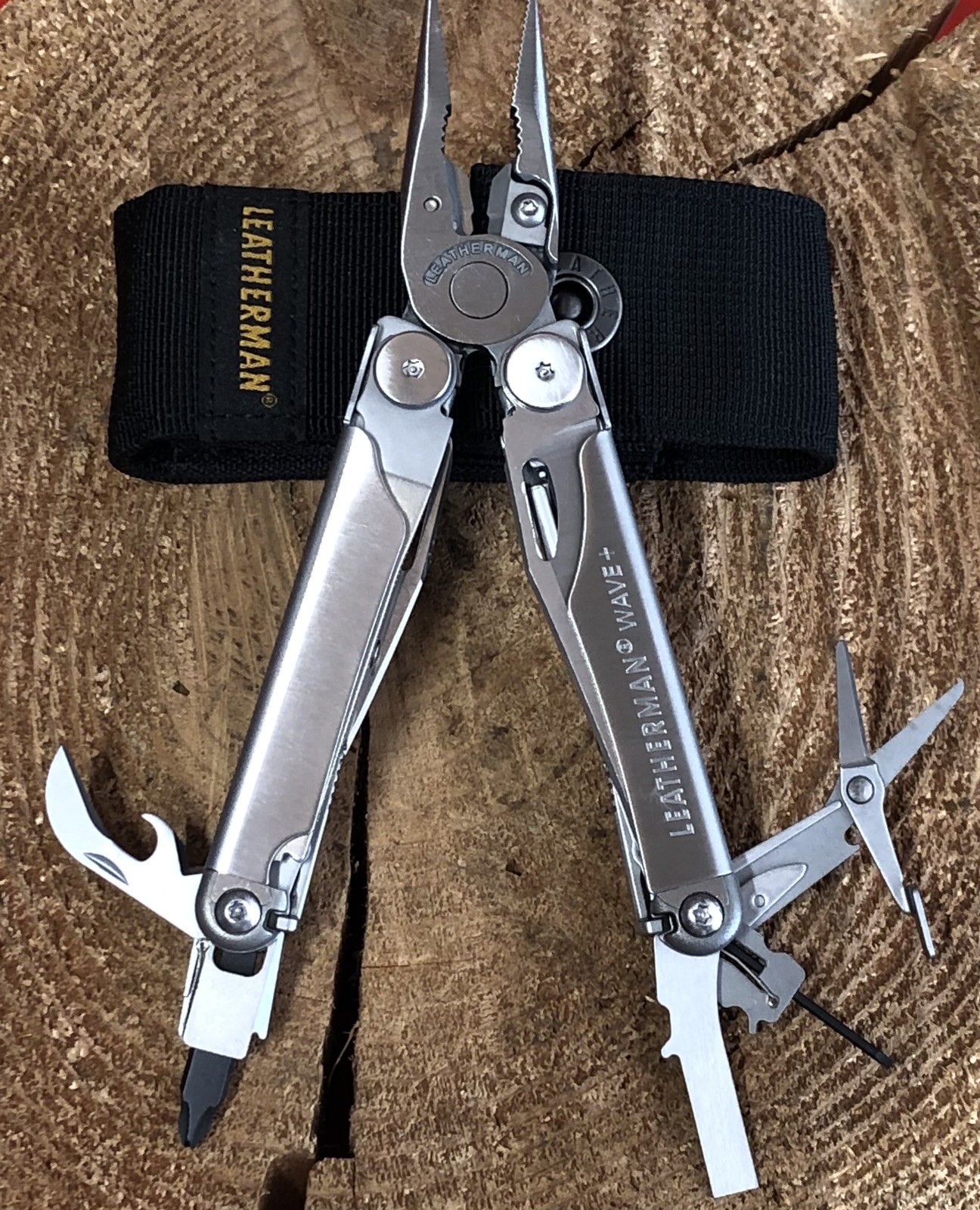LEATHERMAN WAVE + Multi-Tool w/ Sheath. Pre-owned, Unused