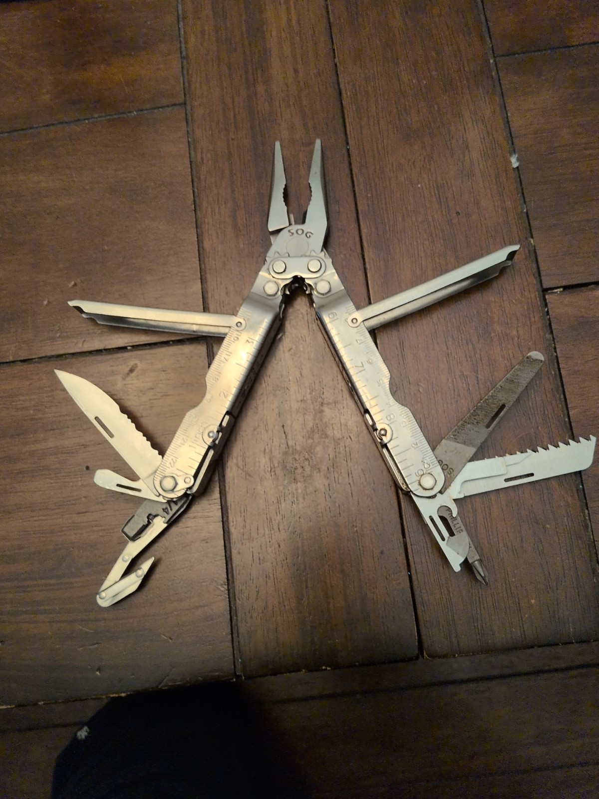 SOG POWERLOCK MULTI-TOOL WITH LEATHER CASE
