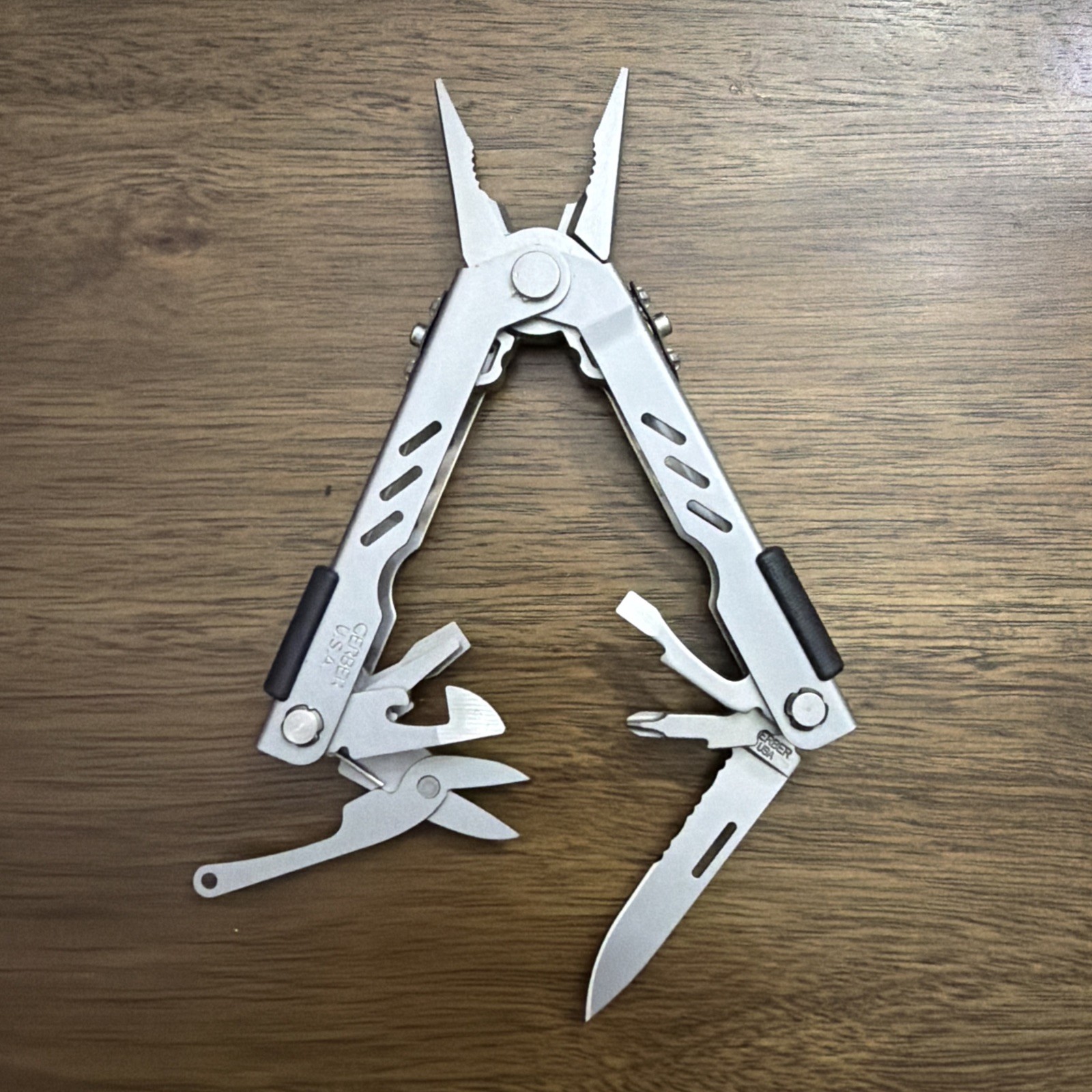 Gerber Fisherman Multi-Plier Multi Tool MP400 Compact Sport