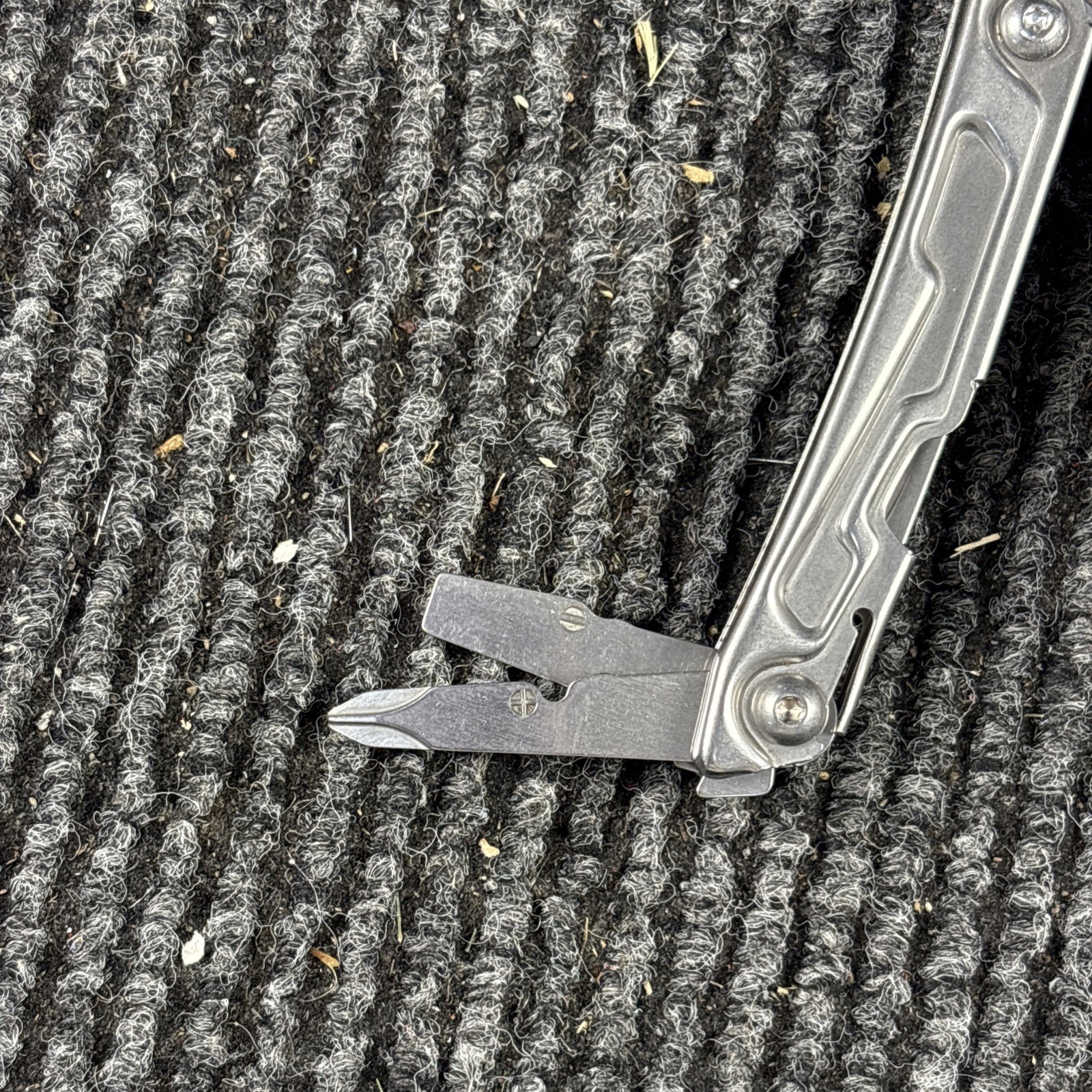 Leatherman Rev 3.8″ Multi-Tool, Stainless! USED (046)