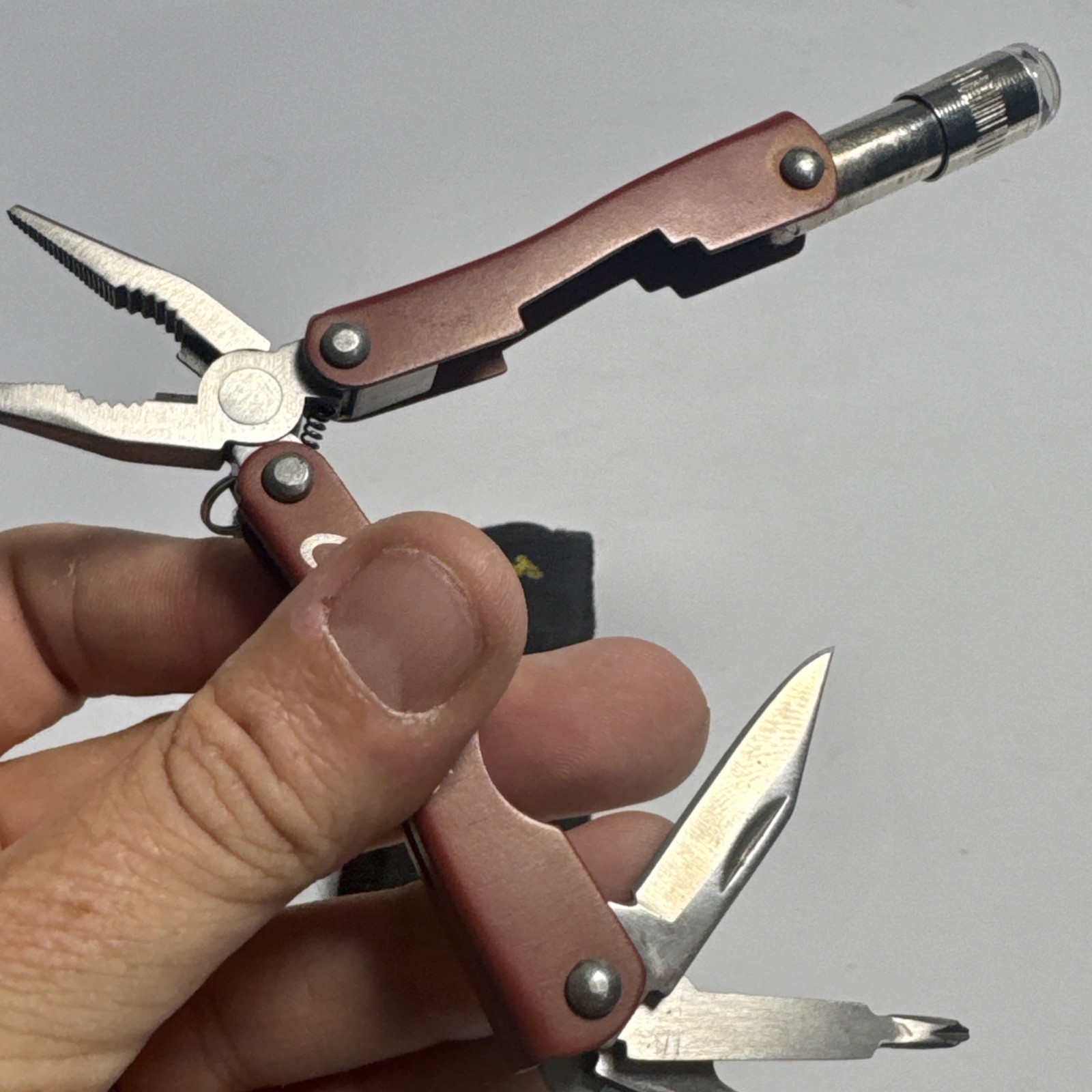 Cabelas Pocket Multi-Tool Flashlight Serrated Knife Can Opener Key chain Pliers