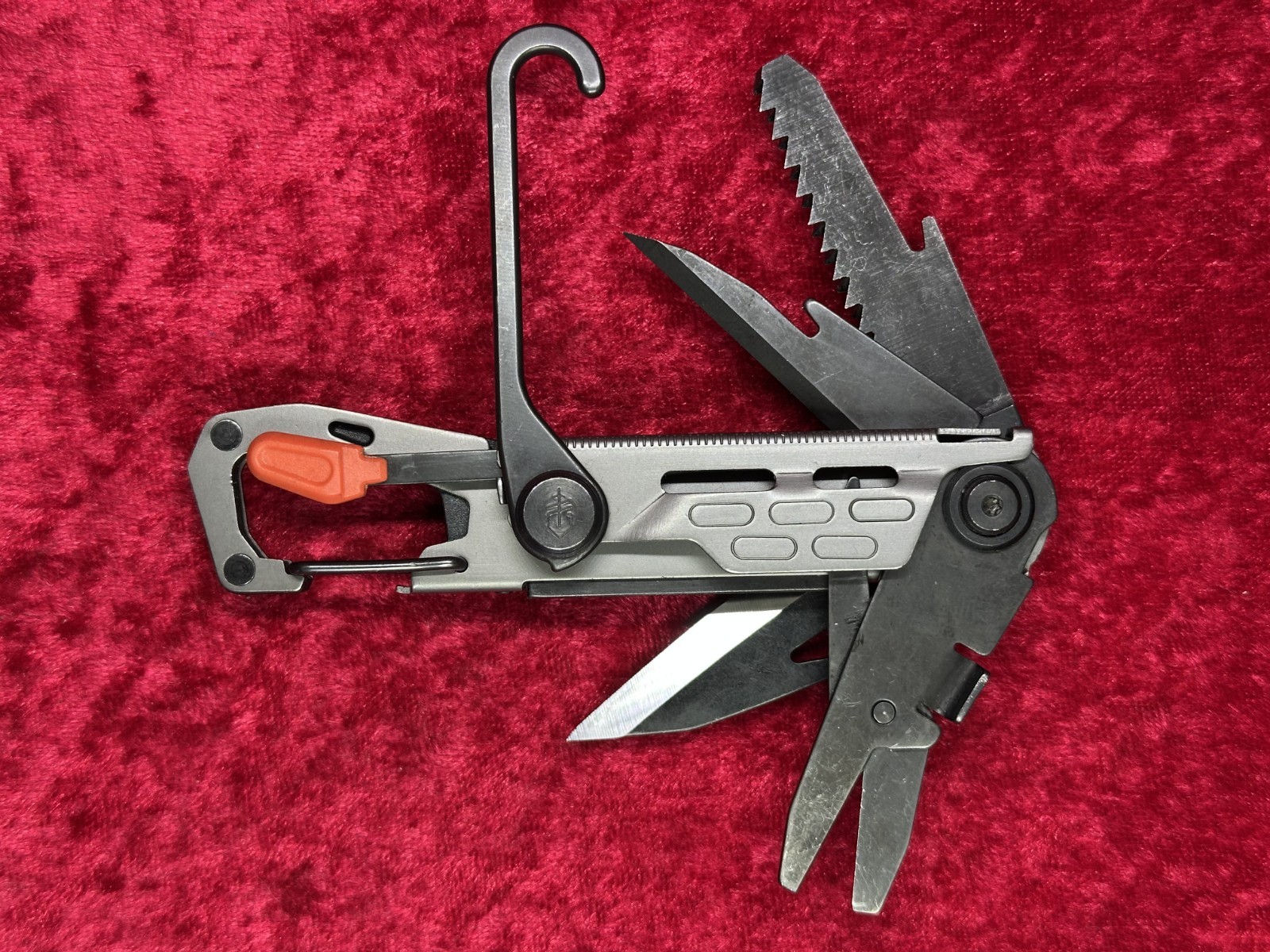 Gerber StakeOut Graphite Multi-Tool 10 Function 9 Tools Knife Carabiner (587)