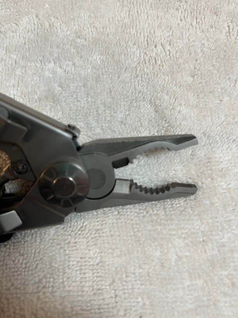 Gerber Grappler Multi tool w/locking pliers. Near Mint condition w/Case