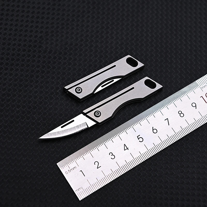 Mini Titanium Alloy Folding Knife for Outdoor Camping, Portable Keychain