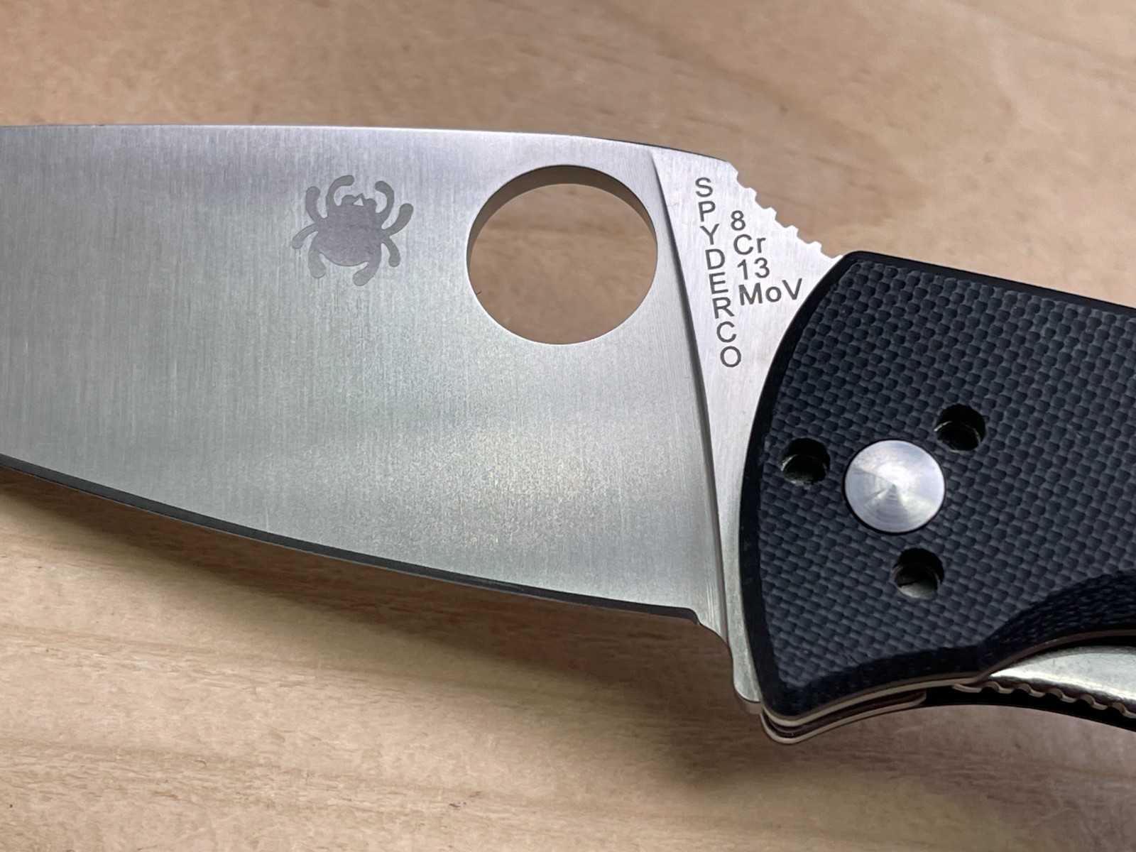 Spyderco Tenacious Folding Pocket Knife 8Cr13MoV Straight Edge Blade – Very Nice