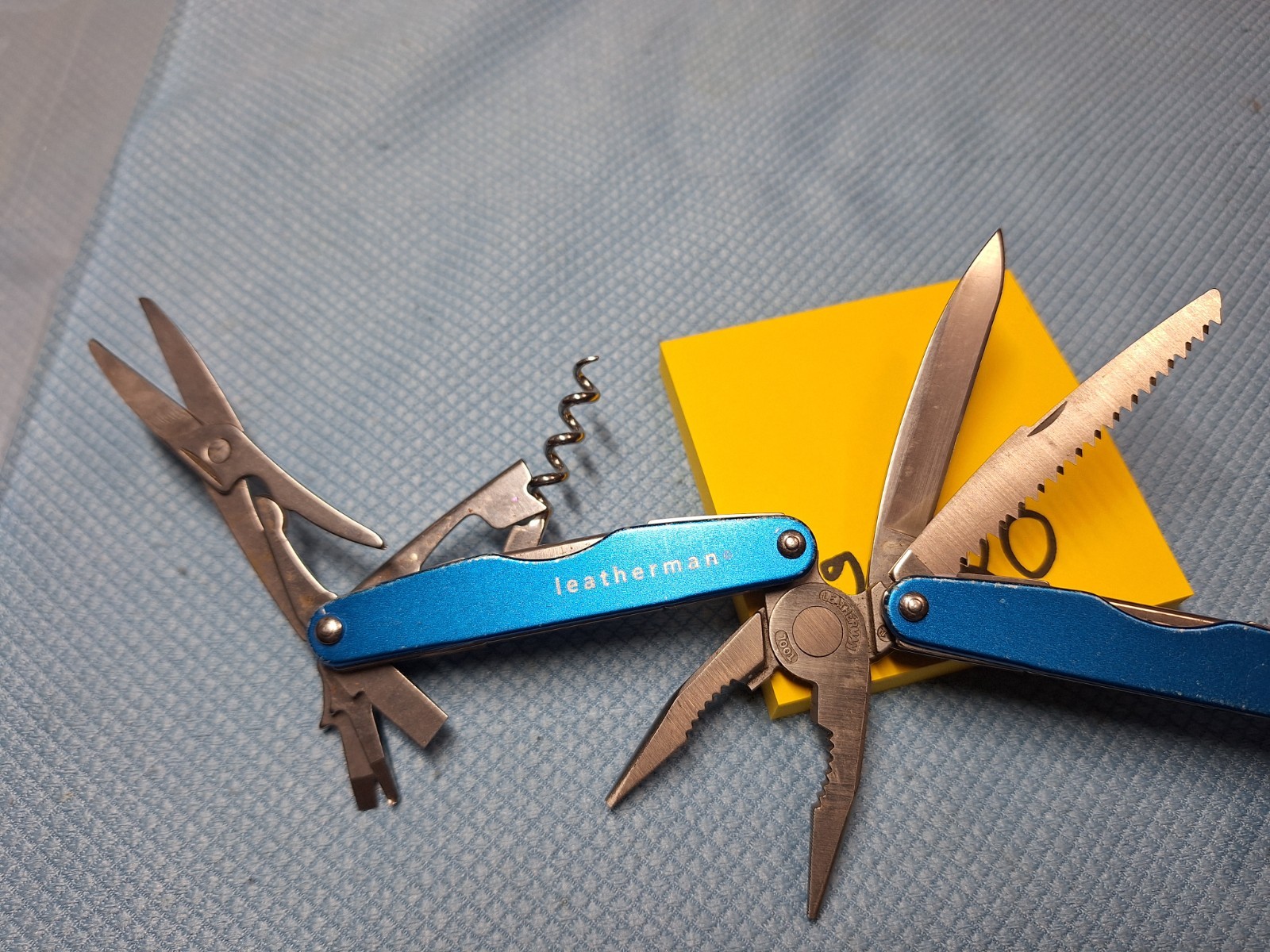 1 Leatherman BLUE CS4 JUICE Multi Tool FISHING Excellent LOC 2020