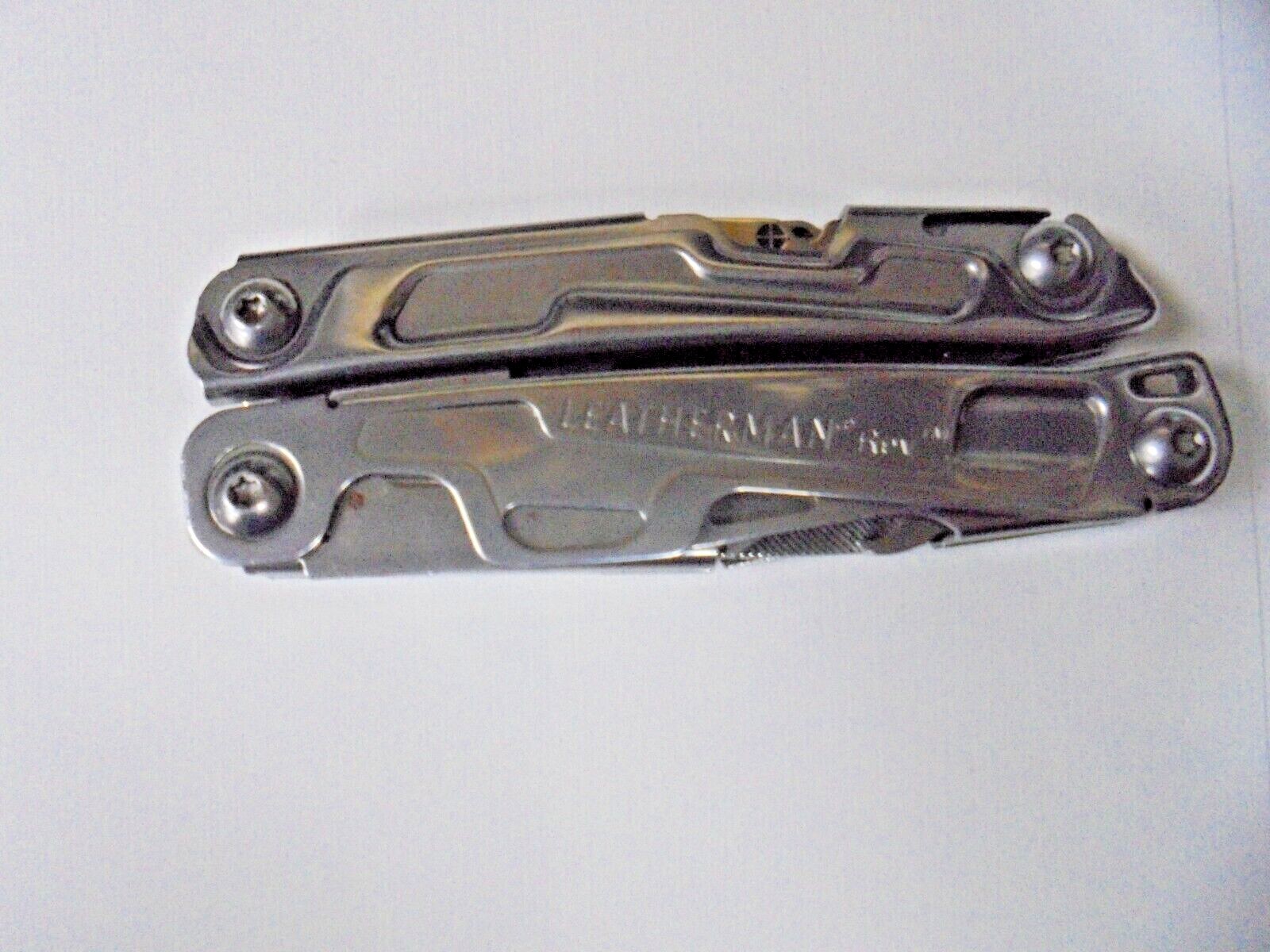LEATHERMAN – Rev Pocket Size Multitool with Package Opener and Screwdrivers