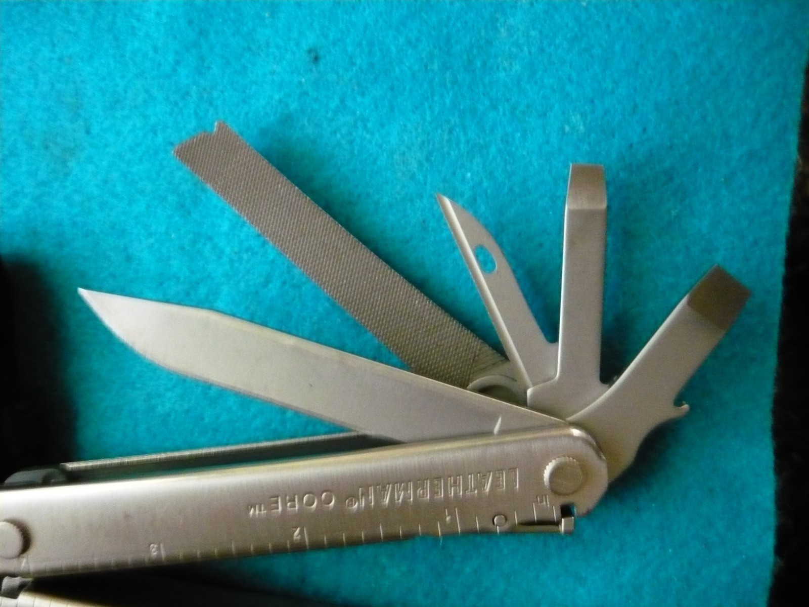 ***Leatherman Core Multitool New With MOLLY Sheath-0409 DATE***