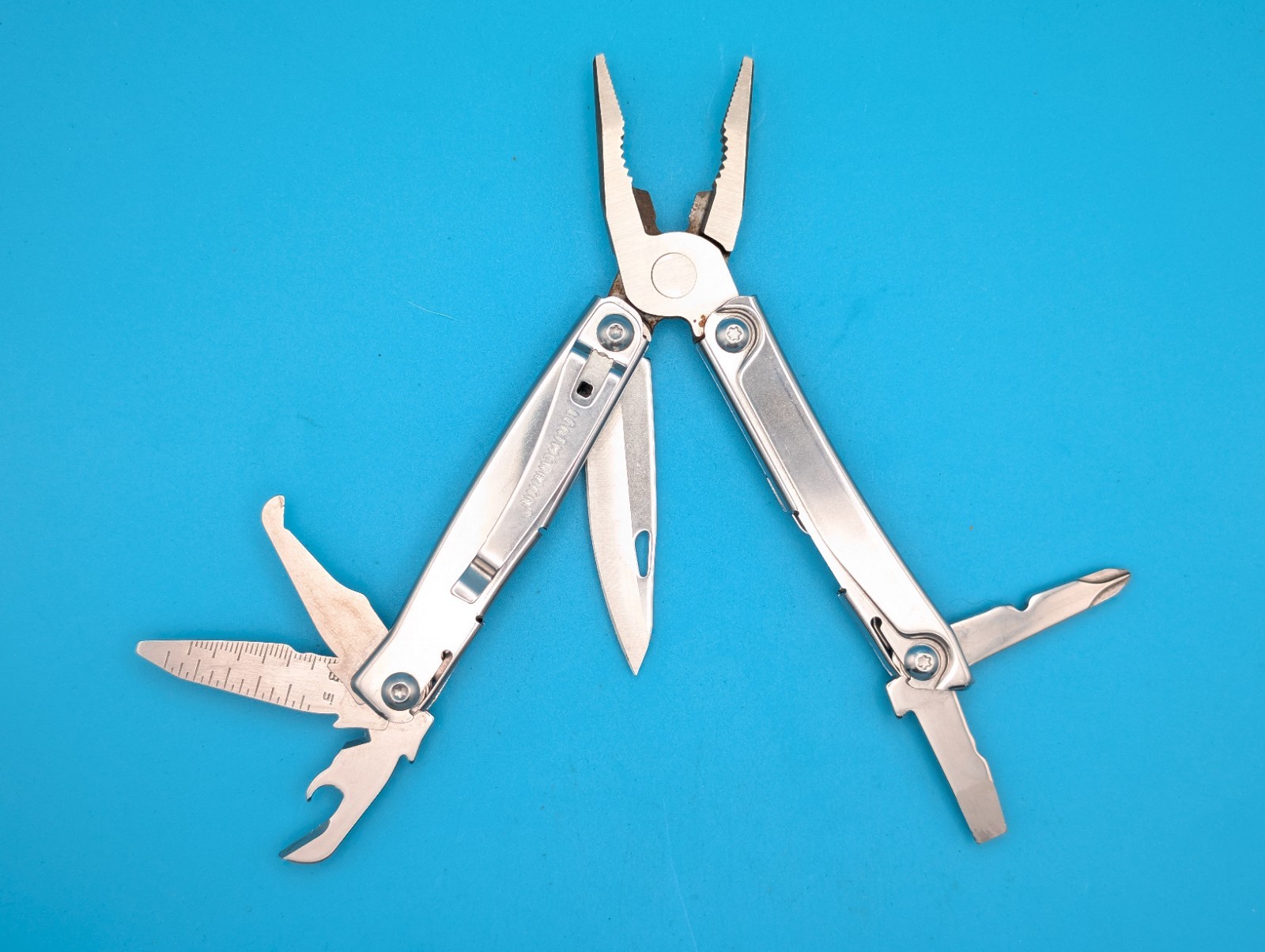Leatherman Rev 3.8″ Multi-Tool, Stainless! *SOME RUST ON ITEM*