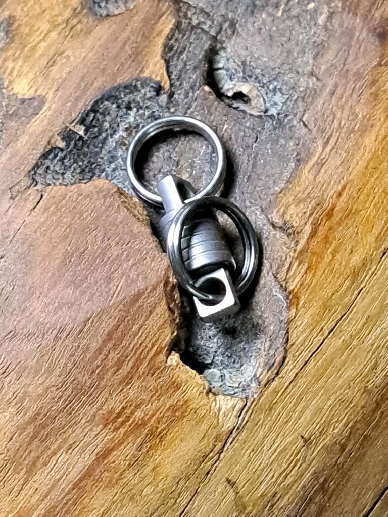Pro Super Mini Series Titanium Swivel With 12mm Titanium Keyrings
