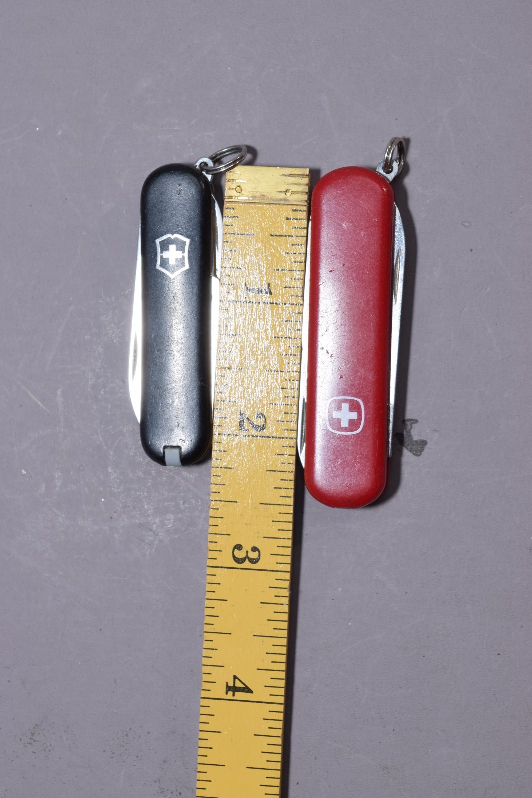 Victorinox Swiss Army Knife Lot 4pc Keychain Classic Small, red green black 5324