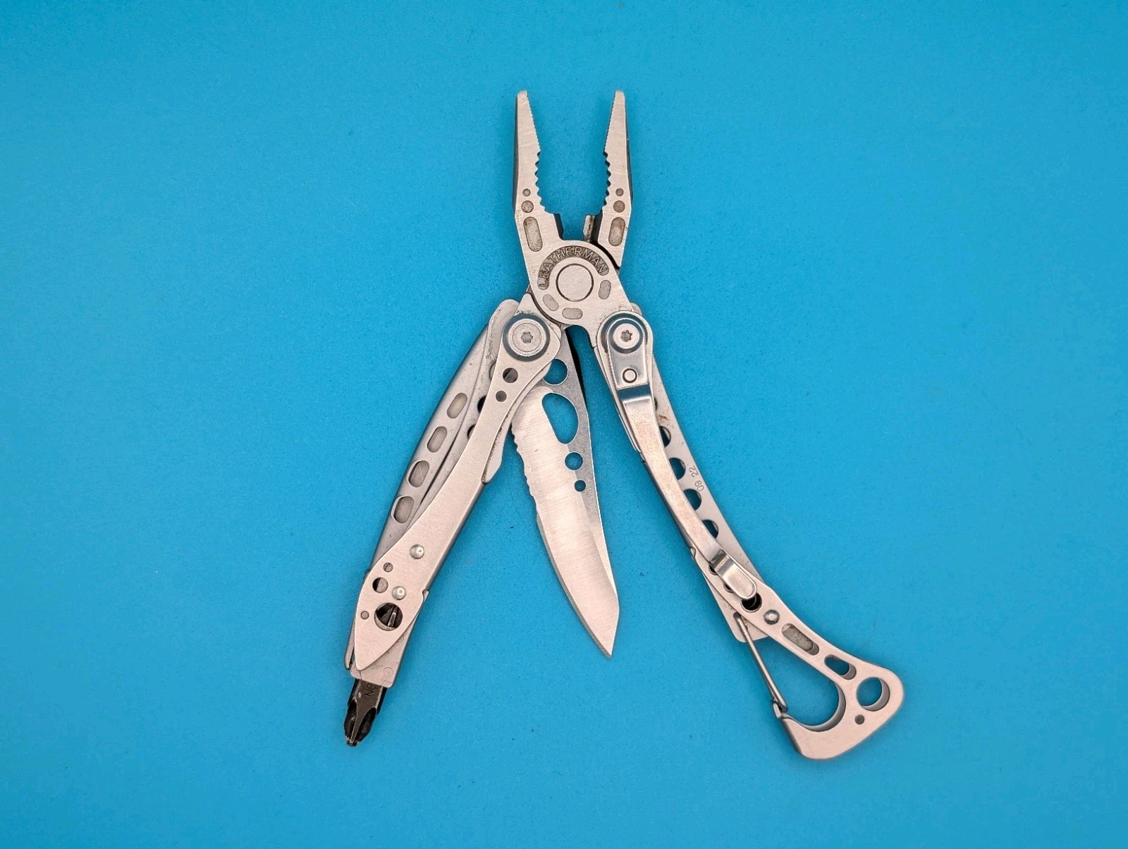 LEATHERMAN Skeletool Multi Tool – Combo Edge! *MISSING SINGLE BIT*