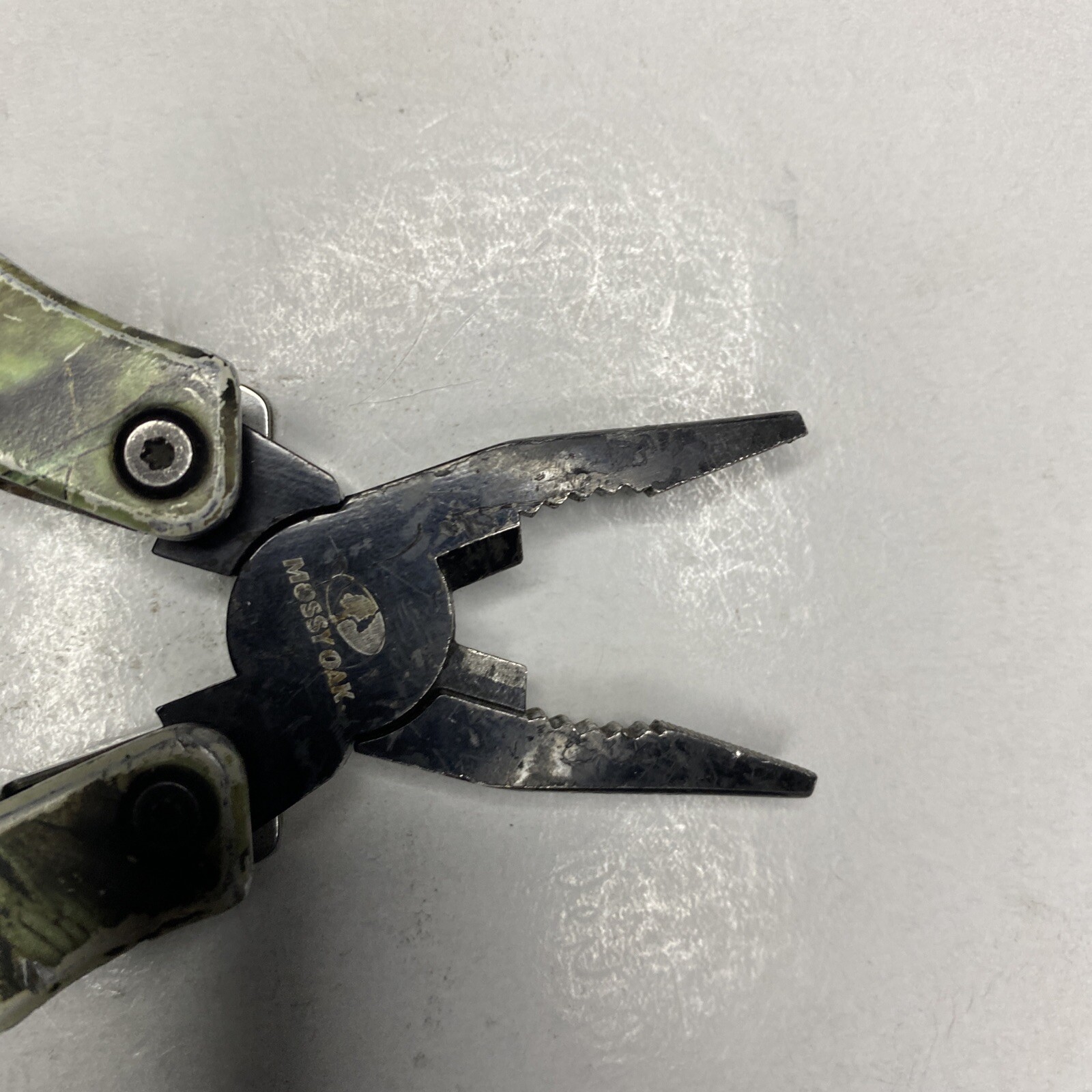 MOSSY OAK 13-1 Multi-tool – Multi Function Pliers – Folding Tool Camouflage