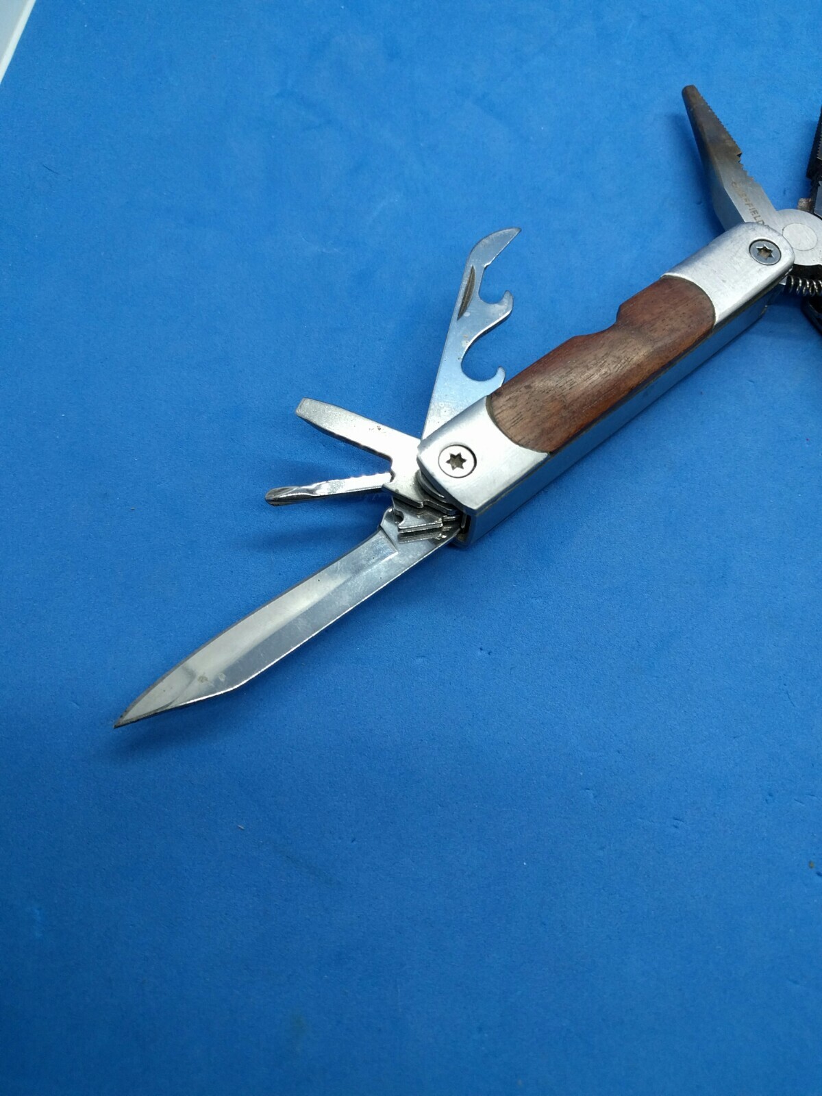 Sheffield Multi-Tool with Wood Grain Grip Handle
