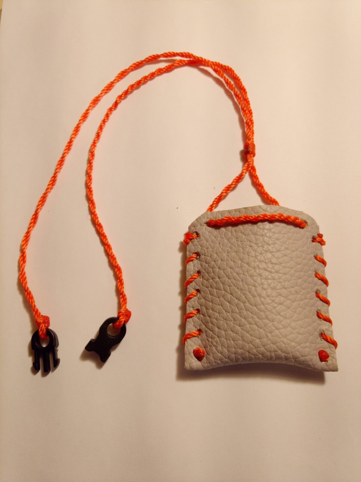 EDC Minimalist Survival Necklace Pouch Mini Scalpel Fishing Kit Compass Matches