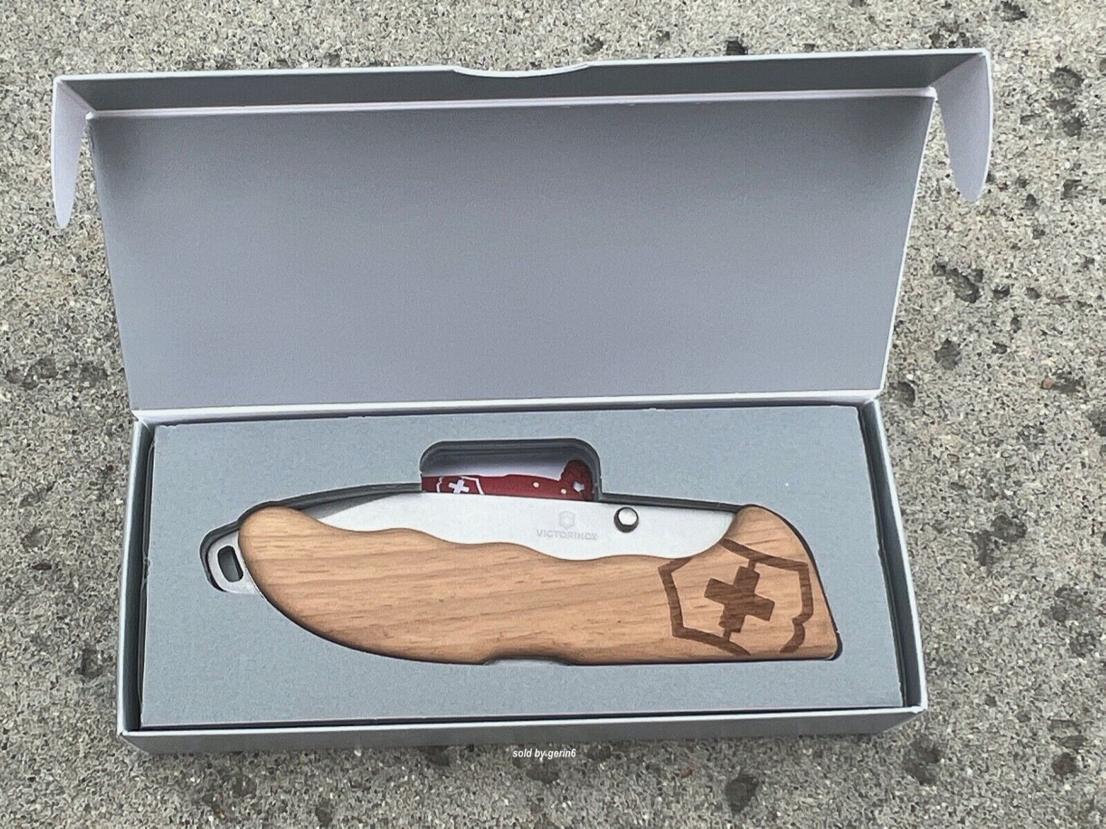 Swiss Army Walnut Wood Evoke Hunter Pro With Clip Victorinox 0.9415.D630, NIB