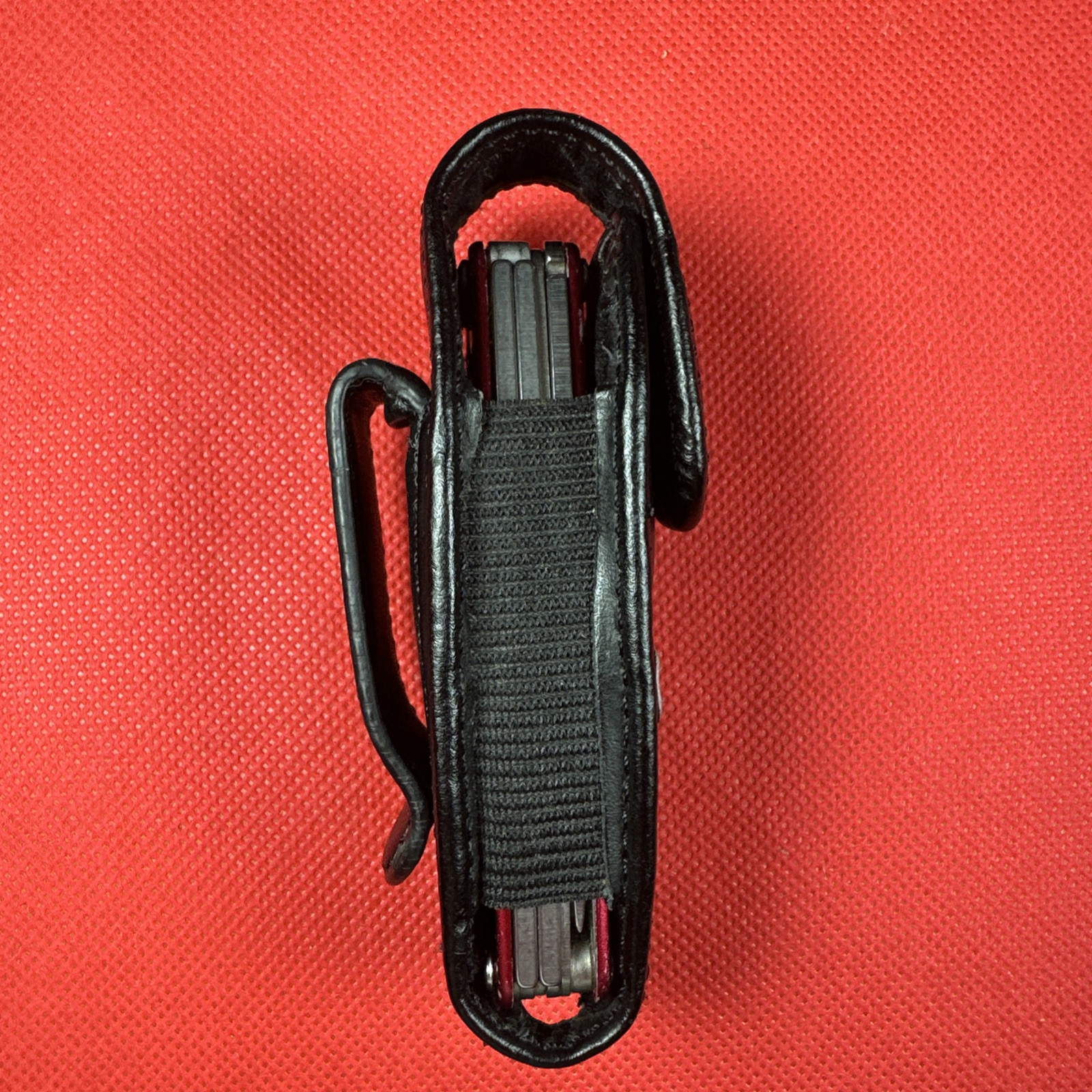 Retired Red Gen 1 Pat pending Leatherman Juice C2 Multitool + pouch.