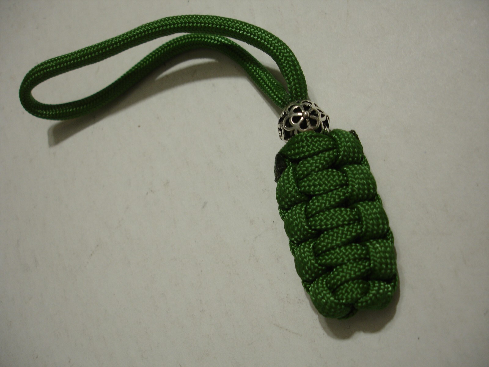 GREEN 550 PARACORD SILVERTONE METAL BEAD KEY CHAIN / KNIFE LANYARD USA MADE NEW