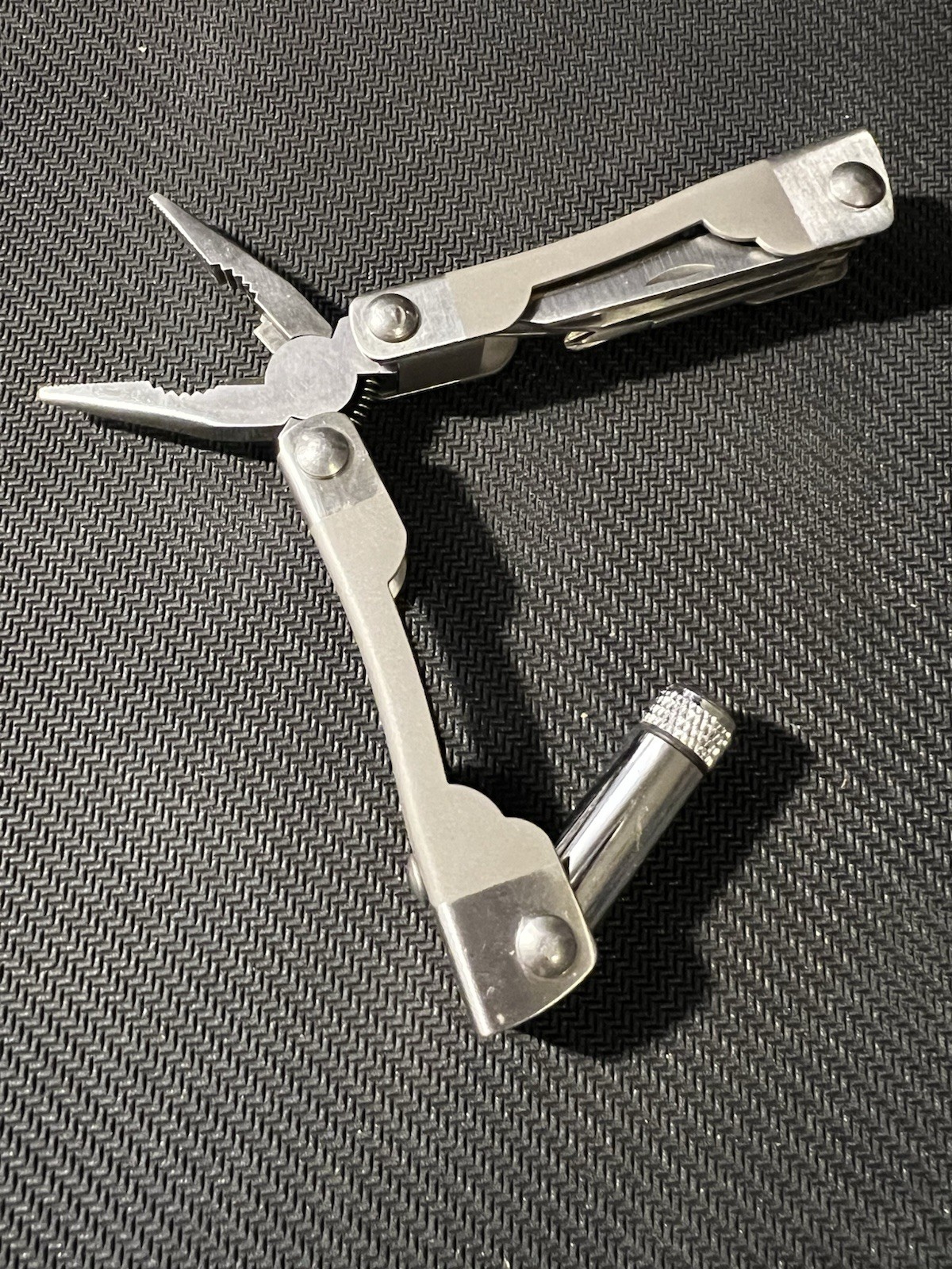 Stainless steel multi-tool Pocket Leatherman w/ Carrying Case