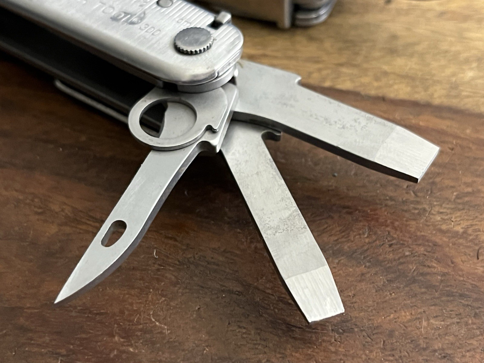 Leatherman Super Tool 300 Multitool w/Beautiful Sheath