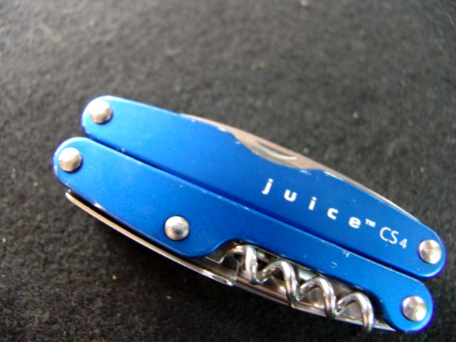 LEATHERMAN- -JUICE CS4 –DISCONTINUED–BLUE–MULTI TOOL–EXCELLENT