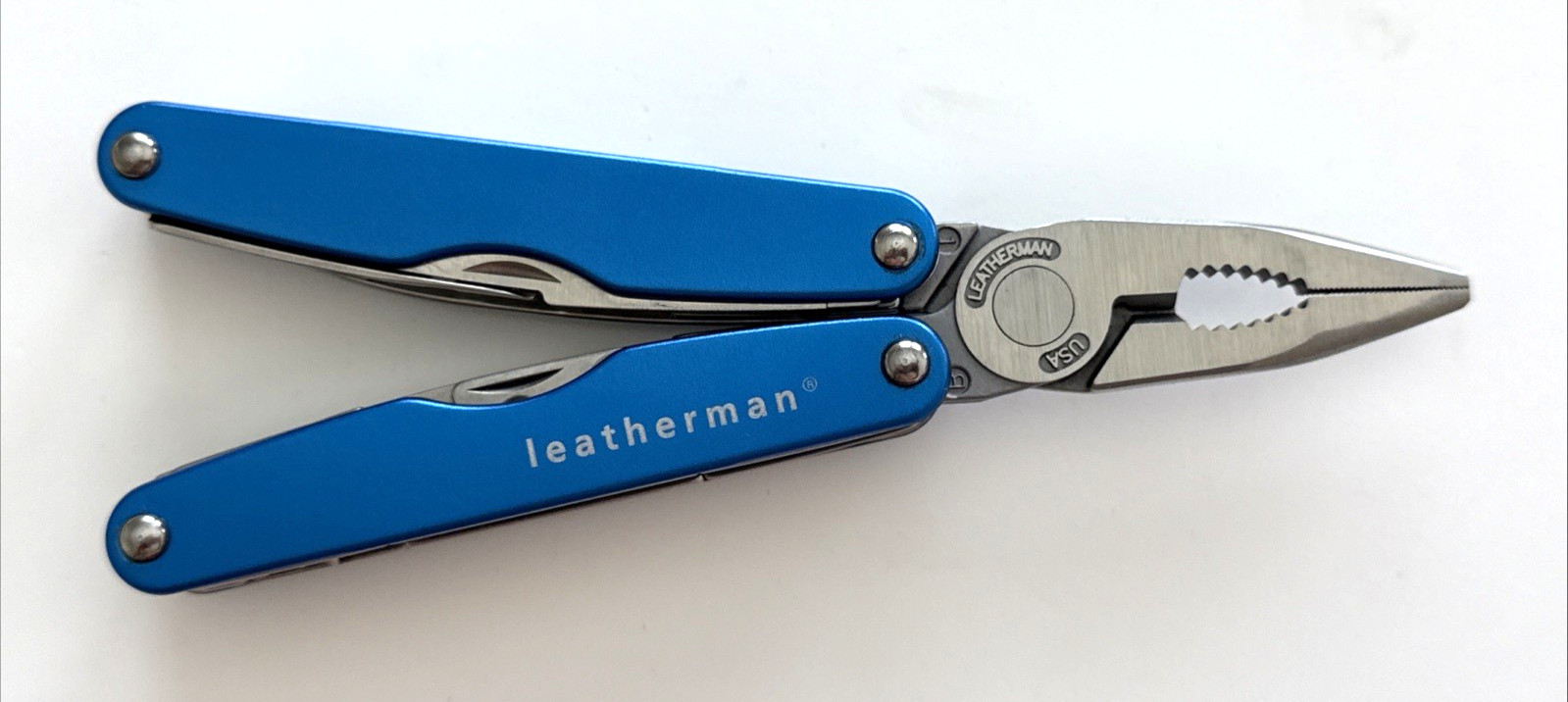 Leatherman Juice CS4 Multi-Tool Blue USA