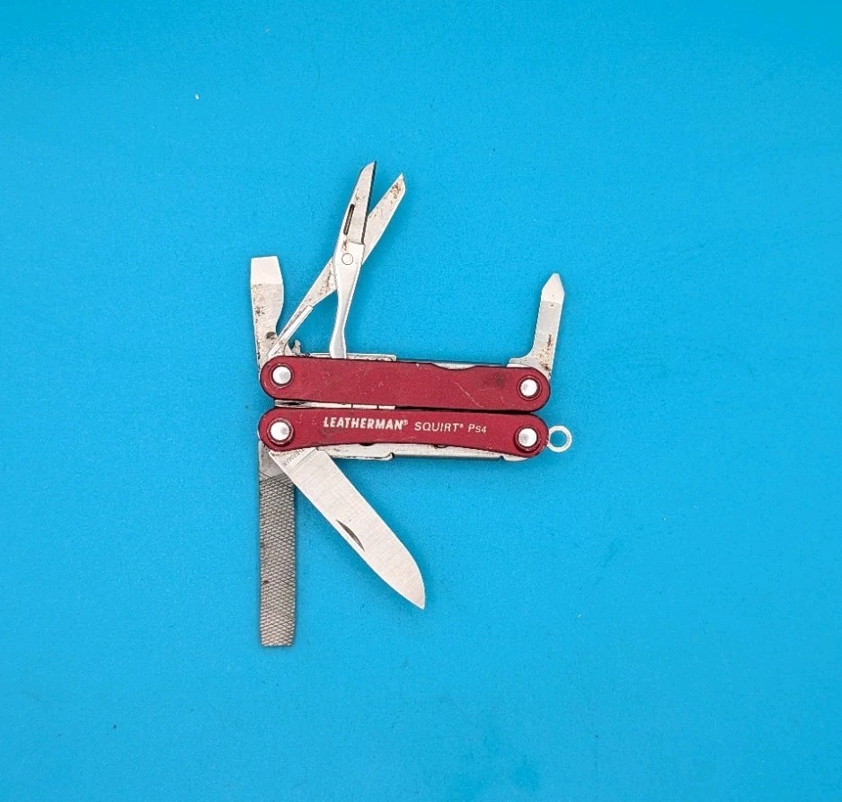 Leatherman SQUIRT PS4 Multi-Tool! RED! *BROKEN SCISSORS SPRING*