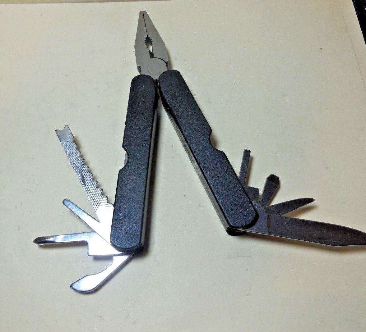 COLTS HOCKEY PLIERS UTILITY MULTI TOOL,NEW