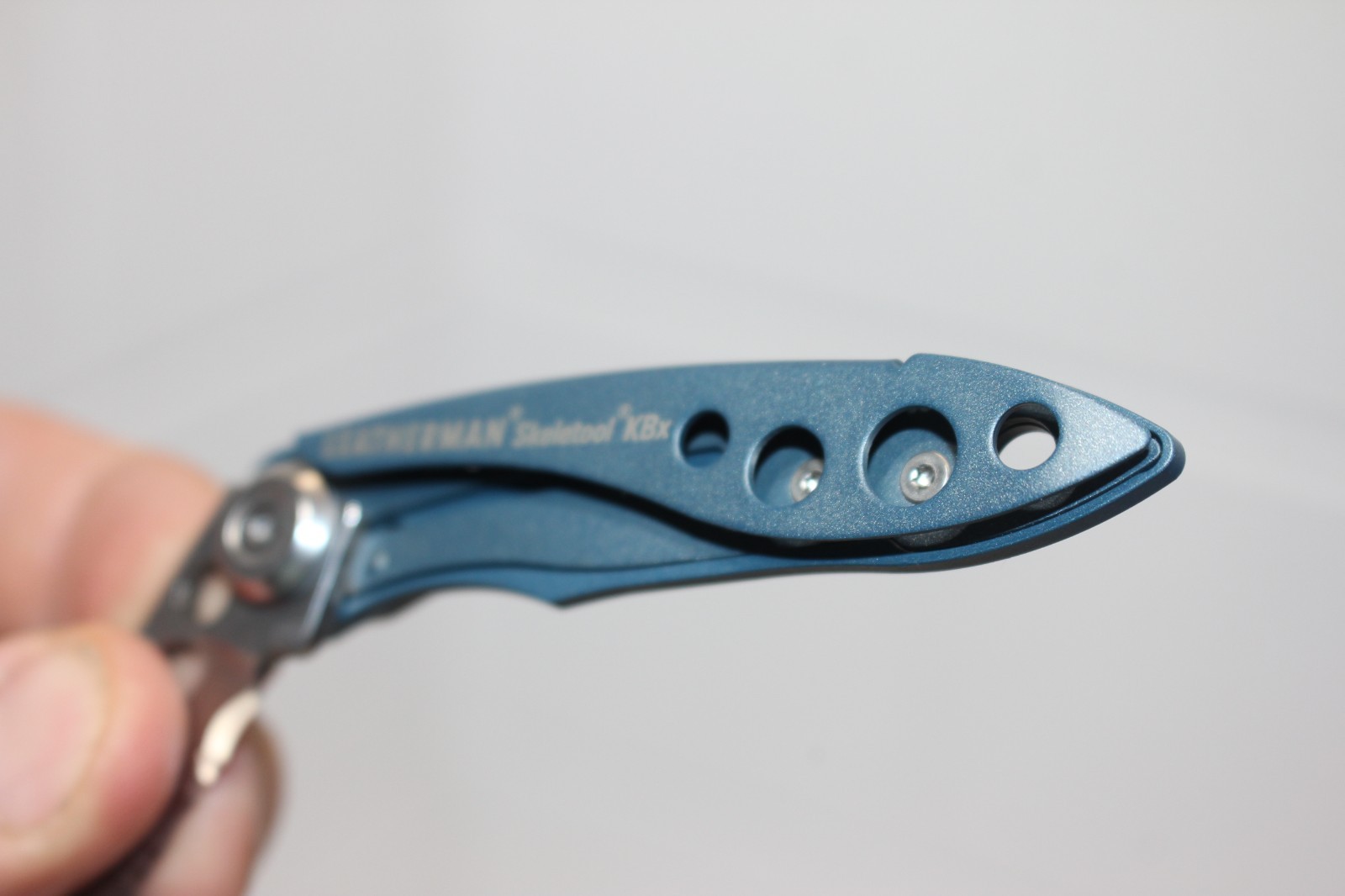 Leatherman Skeletool KBx Pocket Knife EDC Small Half-serrated, Blue, EUC!!!!