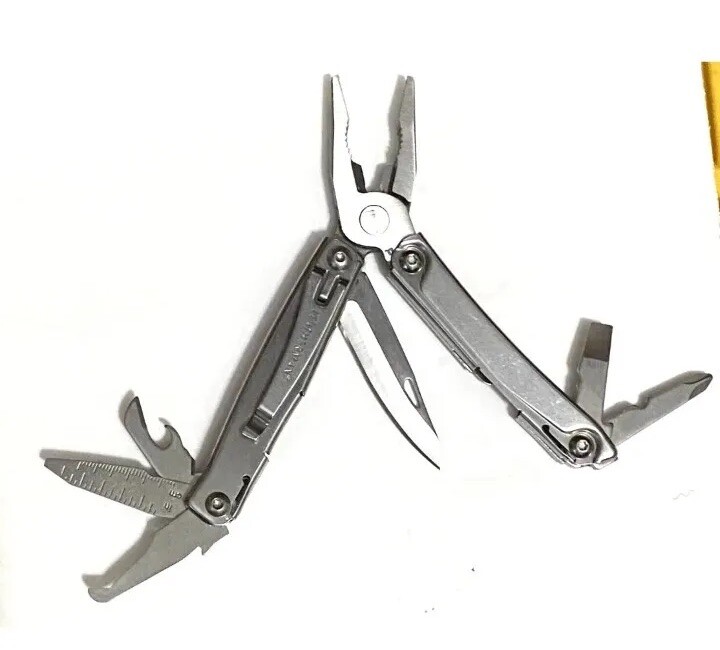 Leatherman REV 14 Tools Multi-Tool – Stainless Steel with Nylon Sheath Excellent