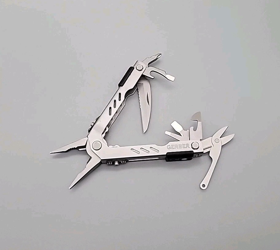 Gerber MP400 Compact Sport Multi-Plier Multi-Tool – Silver – Pliers, Knife
