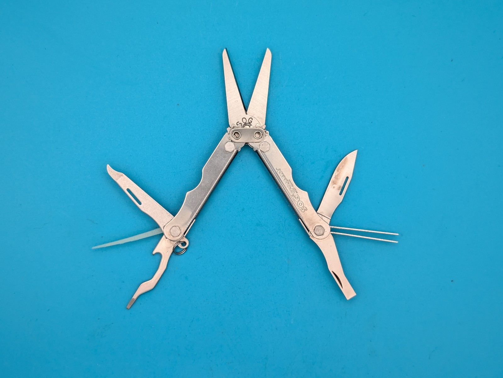 SOG Crosscut Multitool Knife!