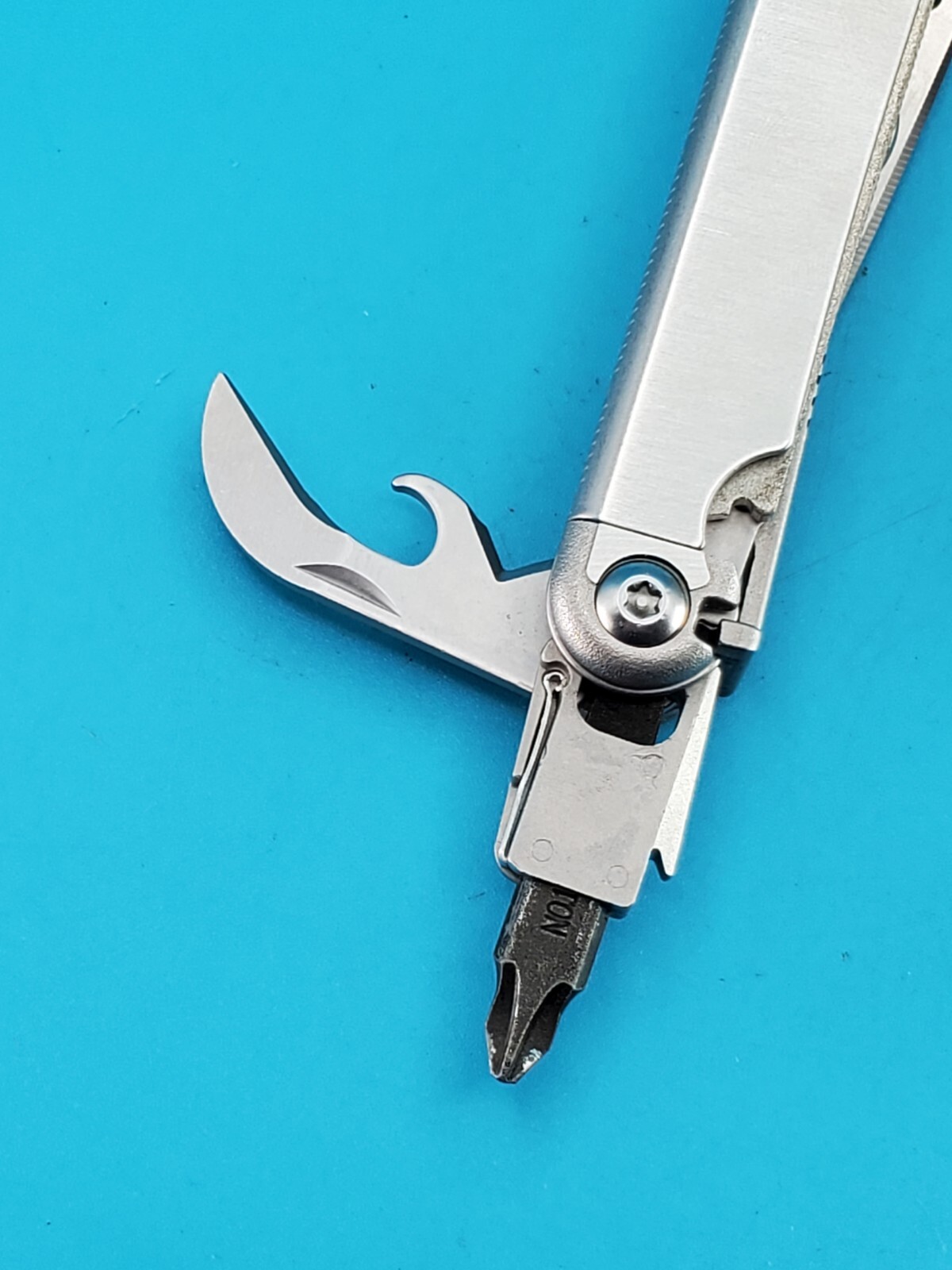 Leatherman Wave Multi-Tool! FAST SHIPPING! WELL MAINTAINED! WITH SHEATH!