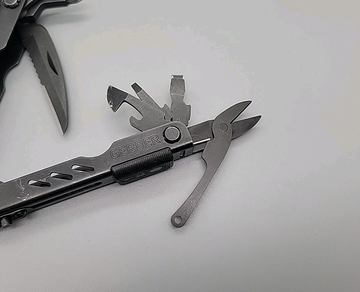 Gerber MP400 Multi Tool Multi-Plier Compact Sport – Black – Pliers, Knife